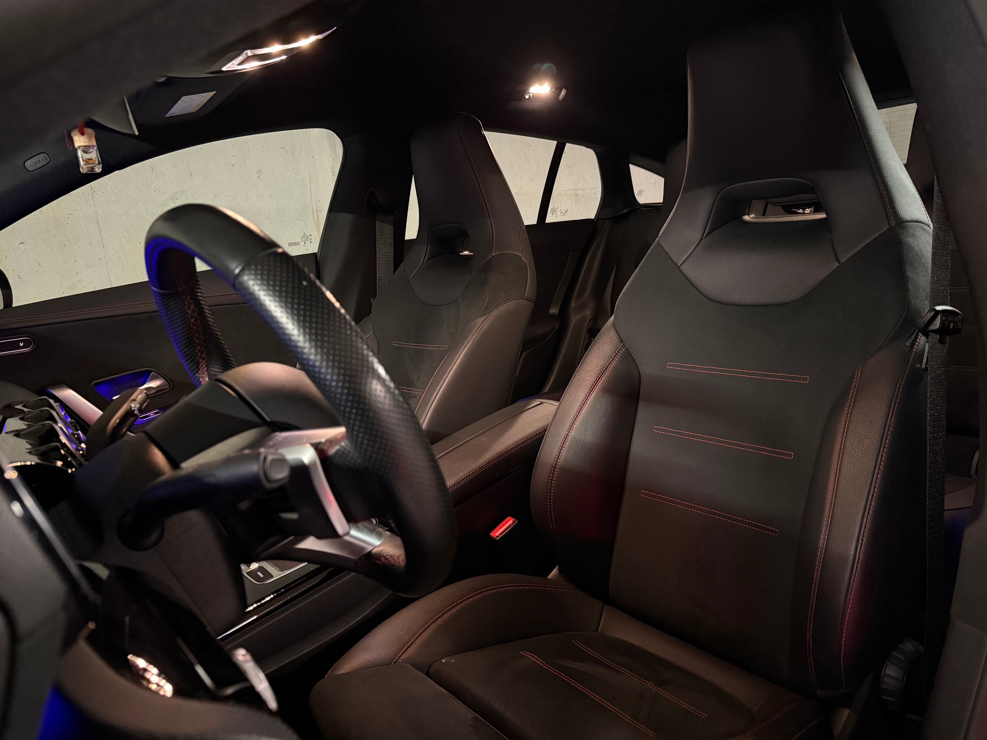 MERCEDES-BENZ CLA Shooting Brake 200 d 4Matic AMG Line-image-10