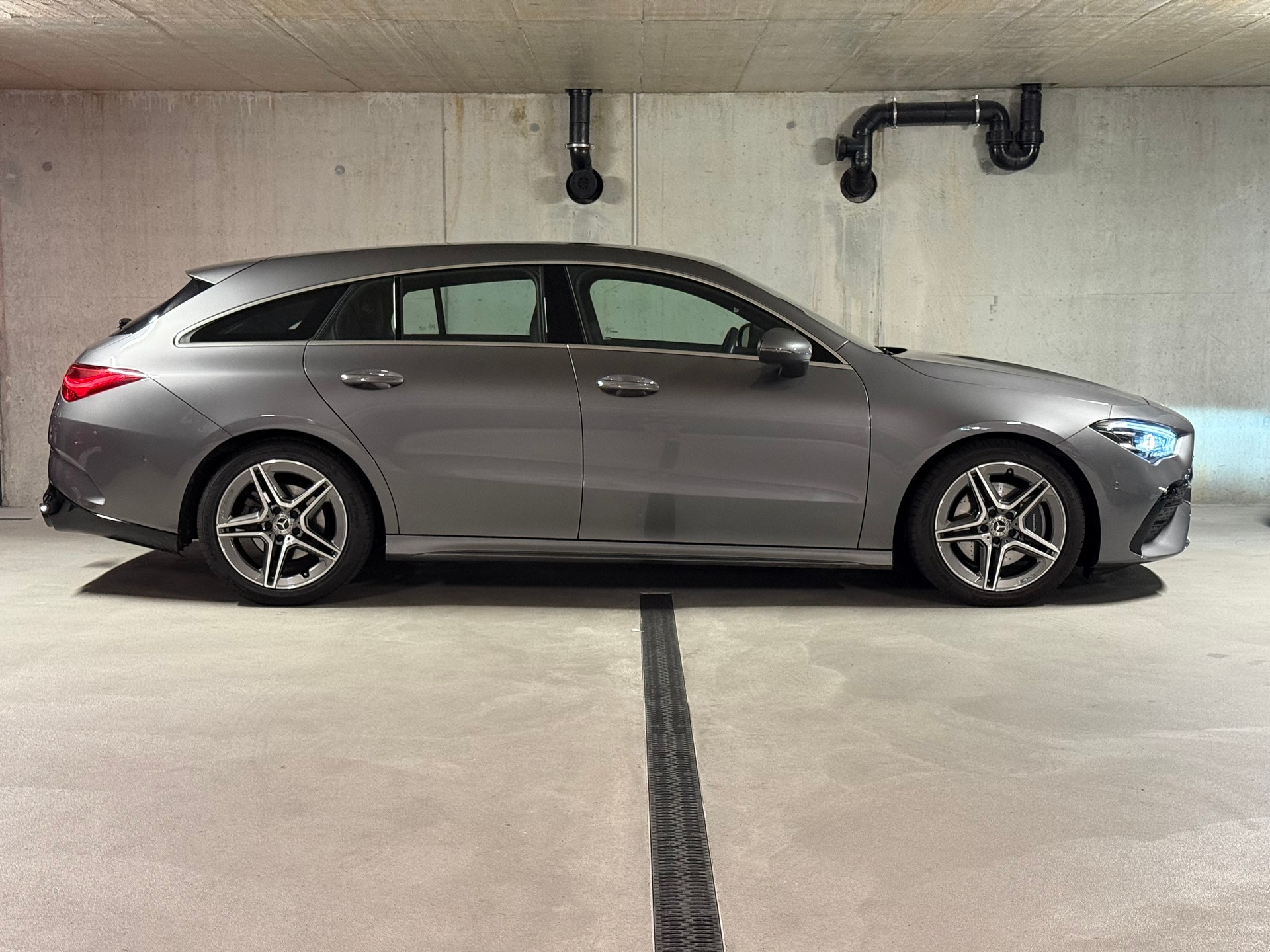 MERCEDES-BENZ CLA Shooting Brake 200 d 4Matic AMG Line-image-7