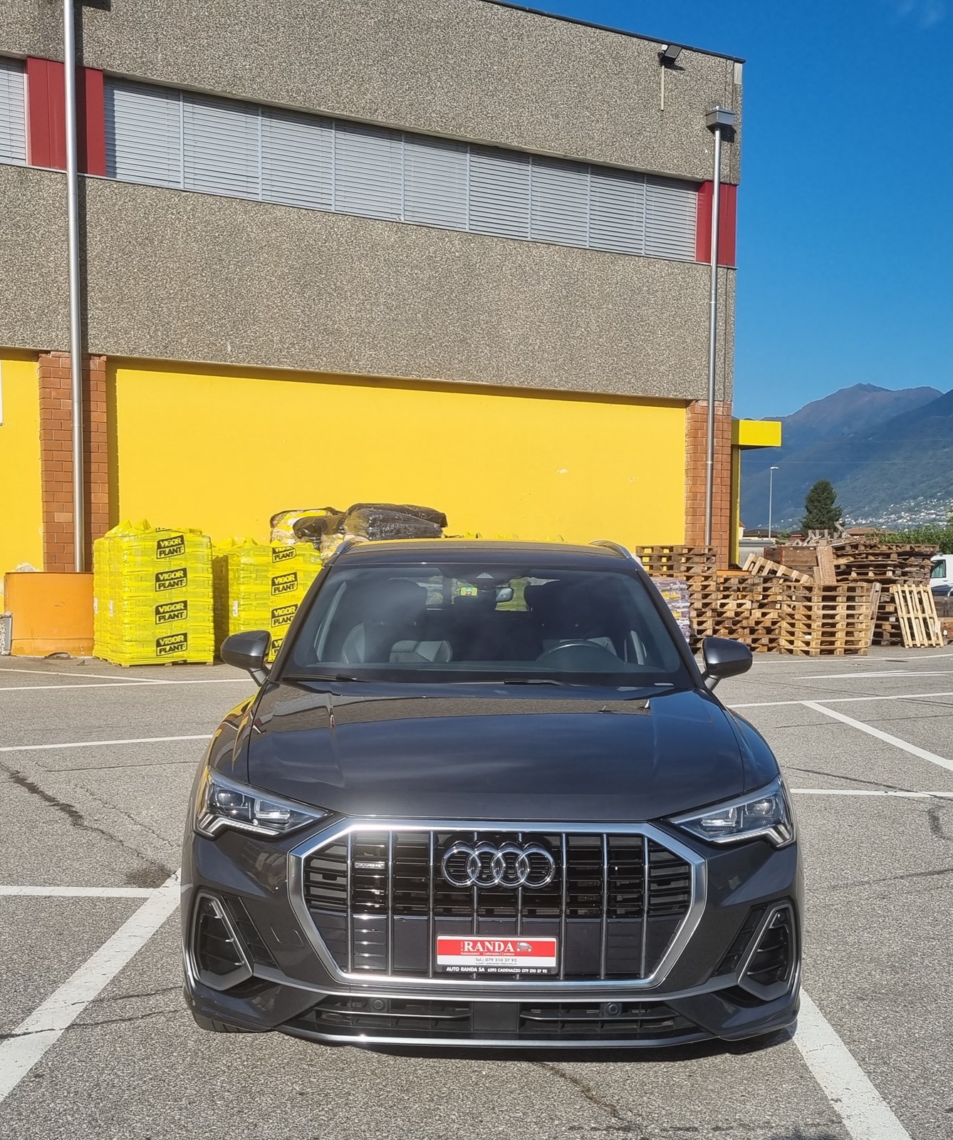 AUDI Q3 40 TDI S line quattro S-tronic-image-0