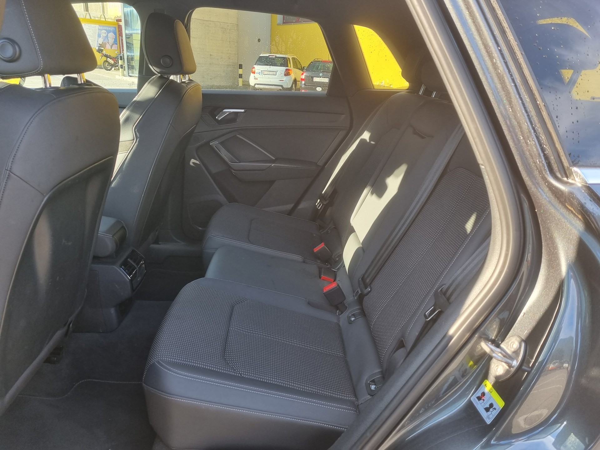 AUDI Q3 40 TDI S line quattro S-tronic-image-6