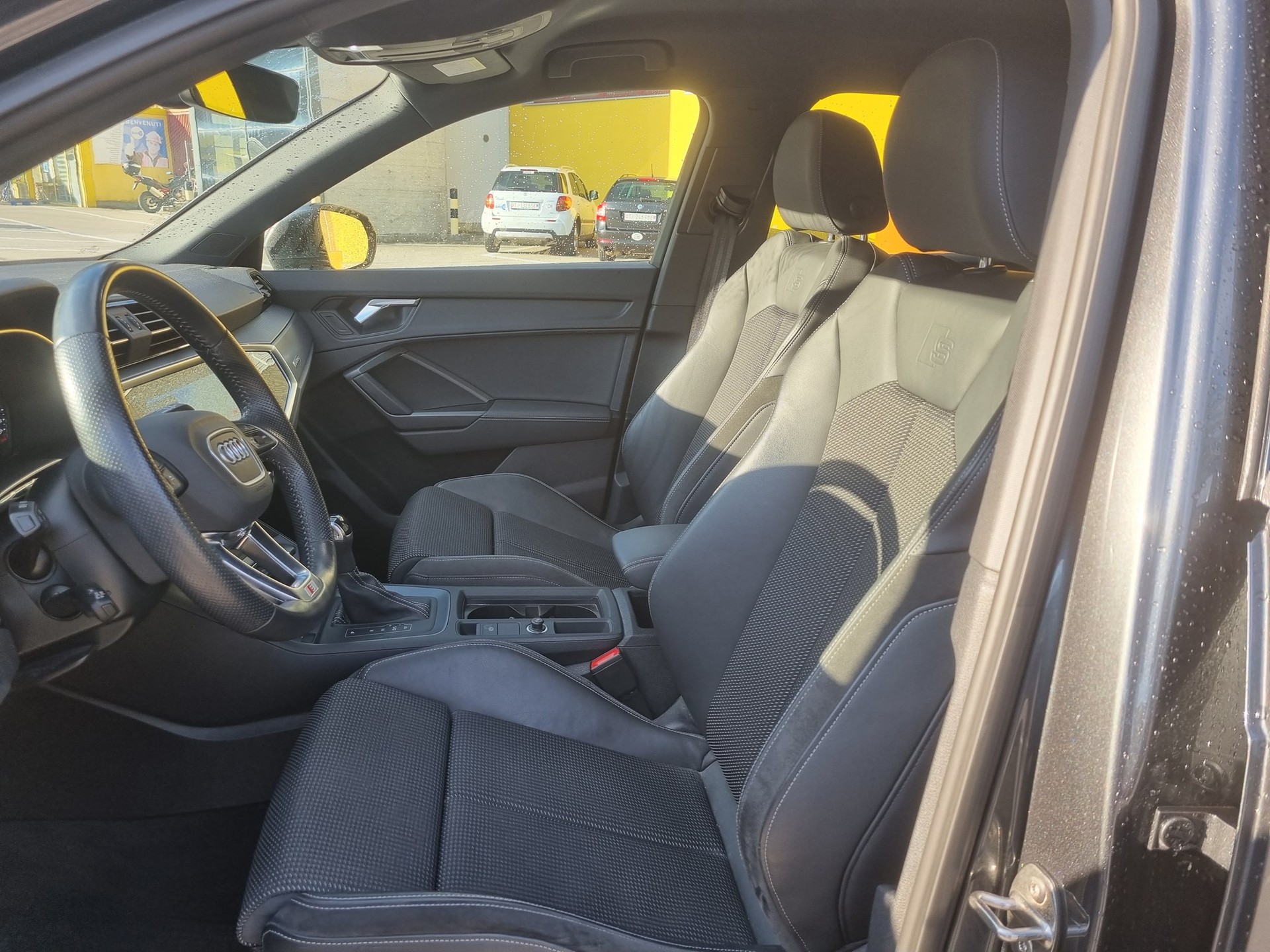 AUDI Q3 40 TDI S line quattro S-tronic-image-5