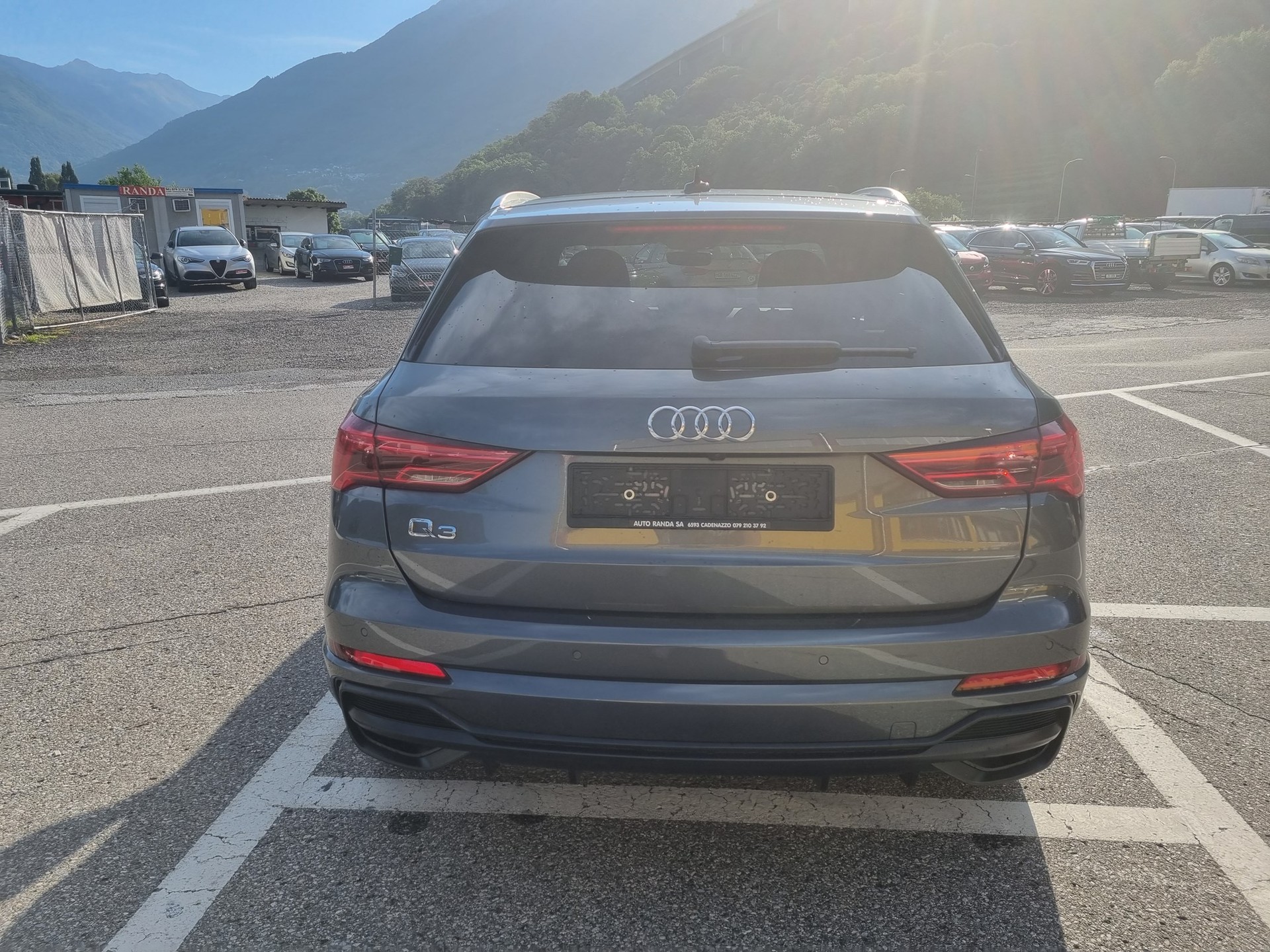 AUDI Q3 40 TDI S line quattro S-tronic-image-3