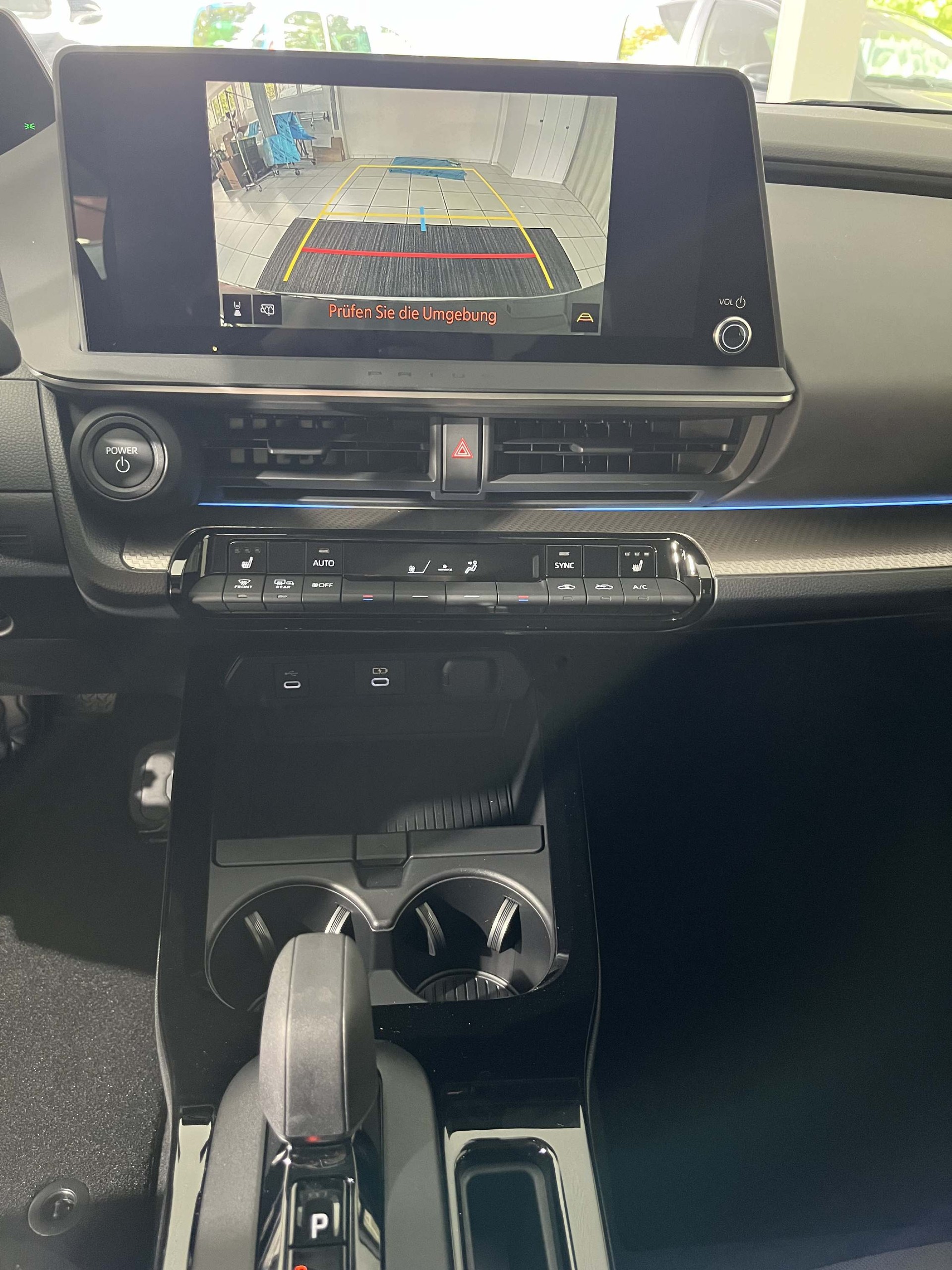 TOYOTA Prius 2.0 Plug-In-Hybrid Trend-image-8