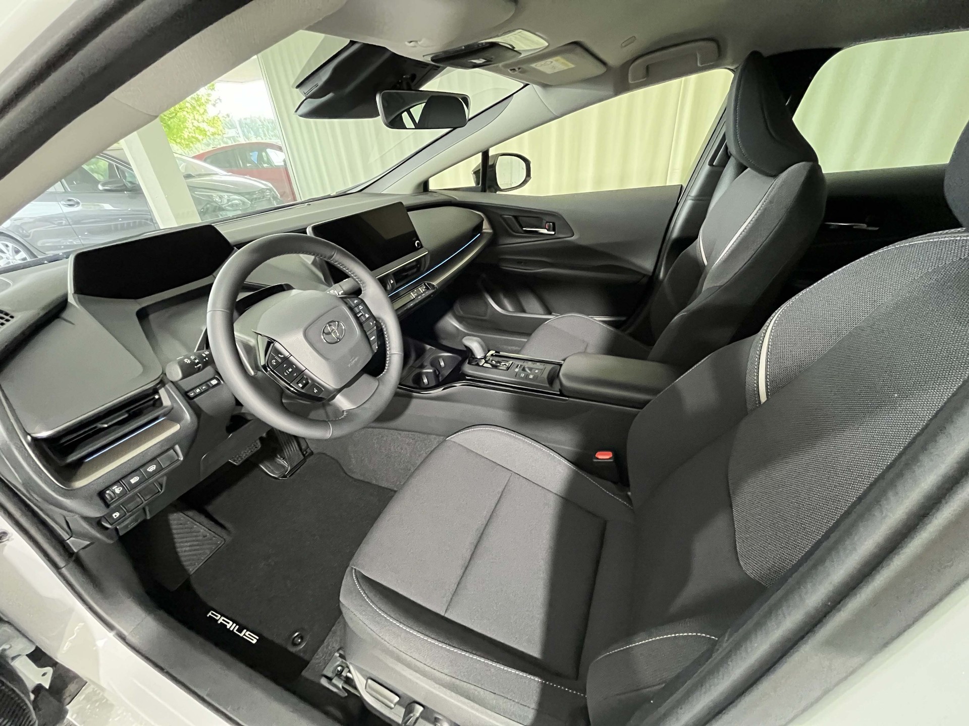 TOYOTA Prius 2.0 Plug-In-Hybrid Trend-image-4
