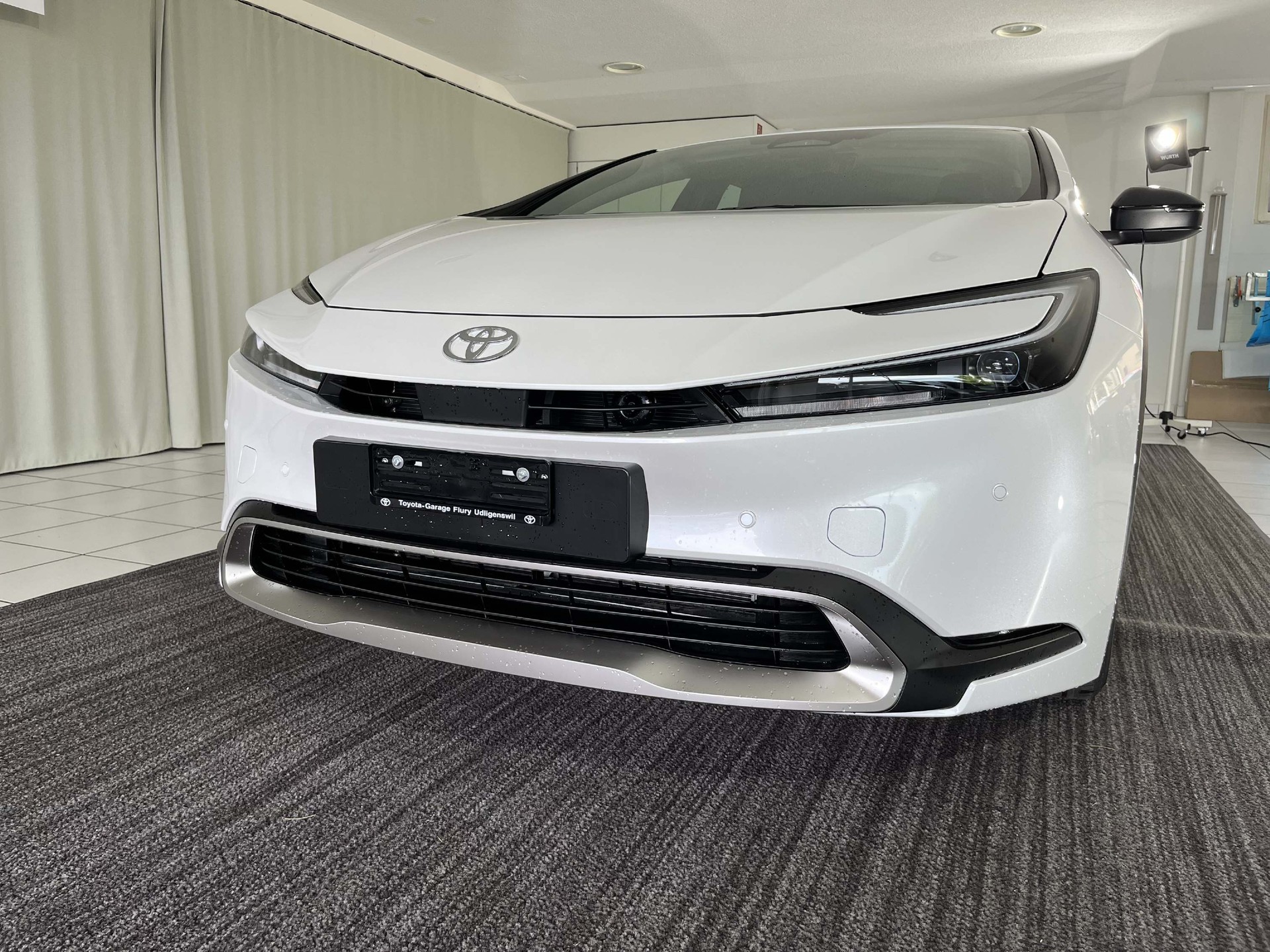 TOYOTA Prius 2.0 Plug-In-Hybrid Trend-image-3