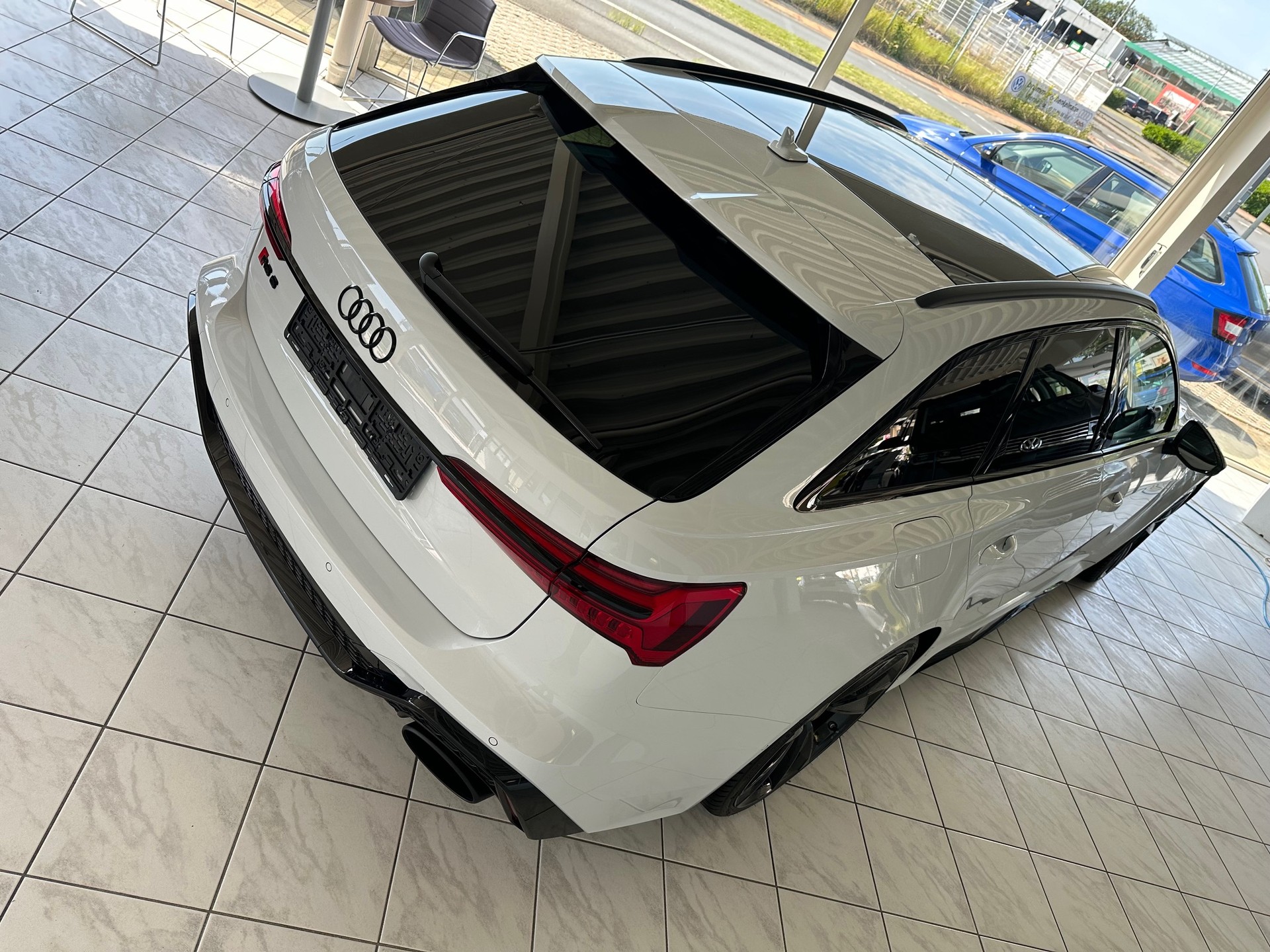 AUDI RS6 Avant 4.0 TFSI V8 quattro-image-3