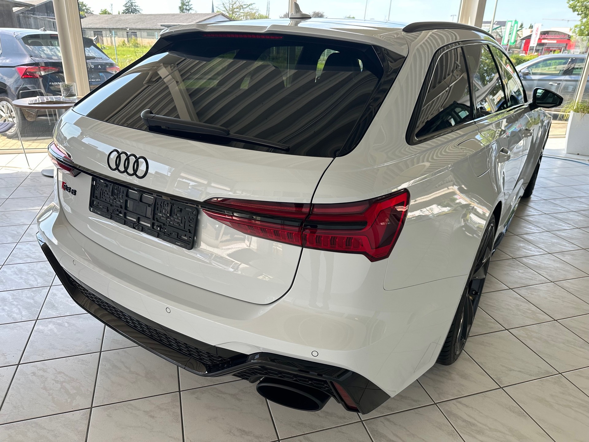 AUDI RS6 Avant 4.0 TFSI V8 quattro-image-1