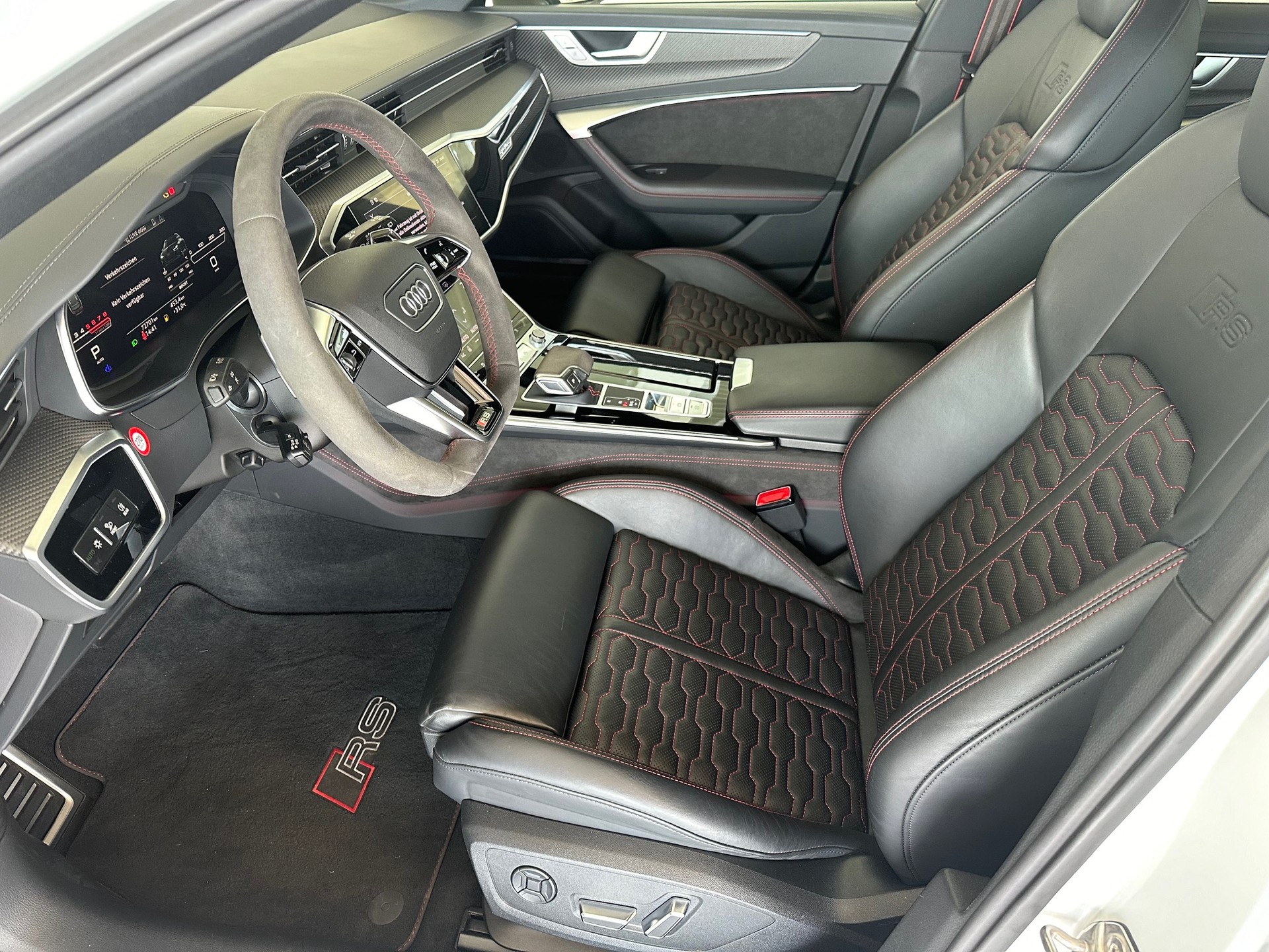 AUDI RS6 Avant 4.0 TFSI V8 quattro-image-13