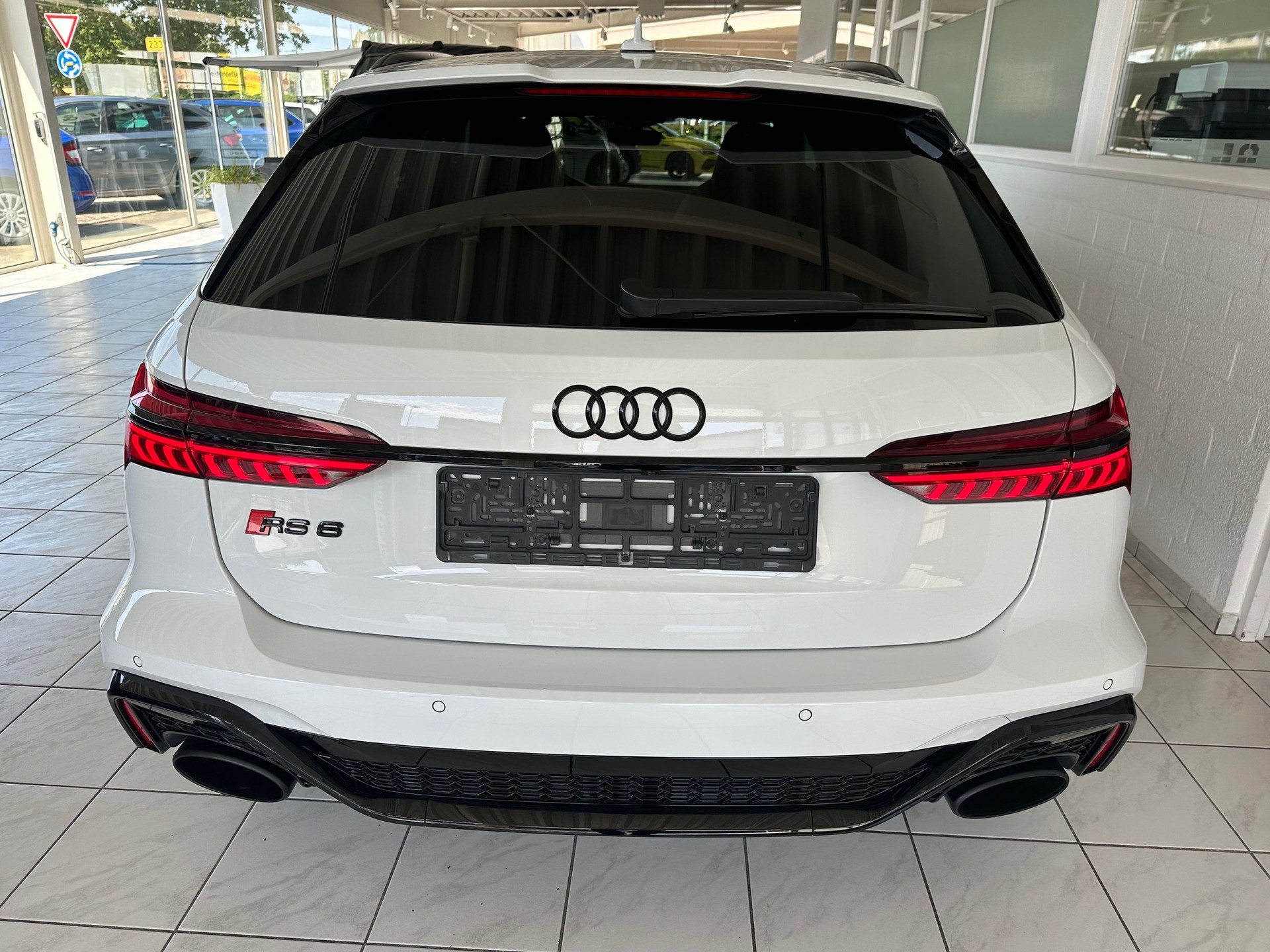 AUDI RS6 Avant 4.0 TFSI V8 quattro-image-14