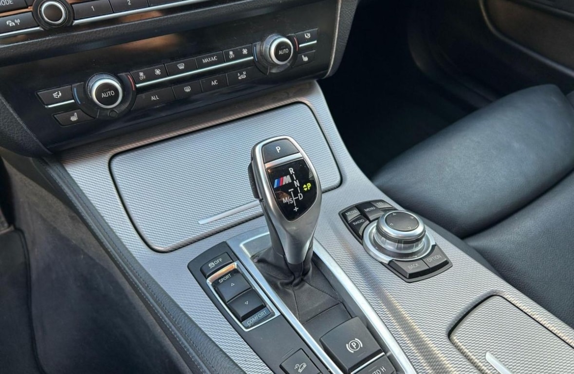 BMW M550d xDrive Touring Steptronic-image-12