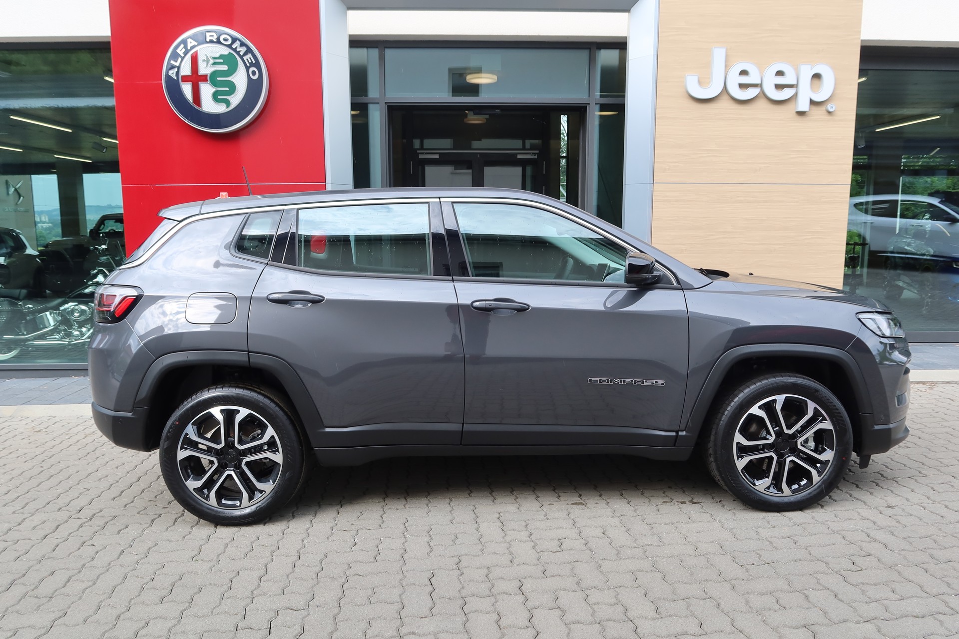 JEEP Compass 4x2 1.5 T Sw.Alt.-image-2