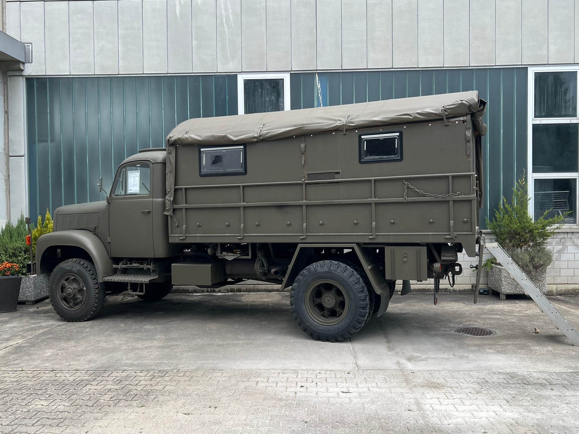 SAURER 2 DM Berna 2VM 4 x 4 Camper-image-26