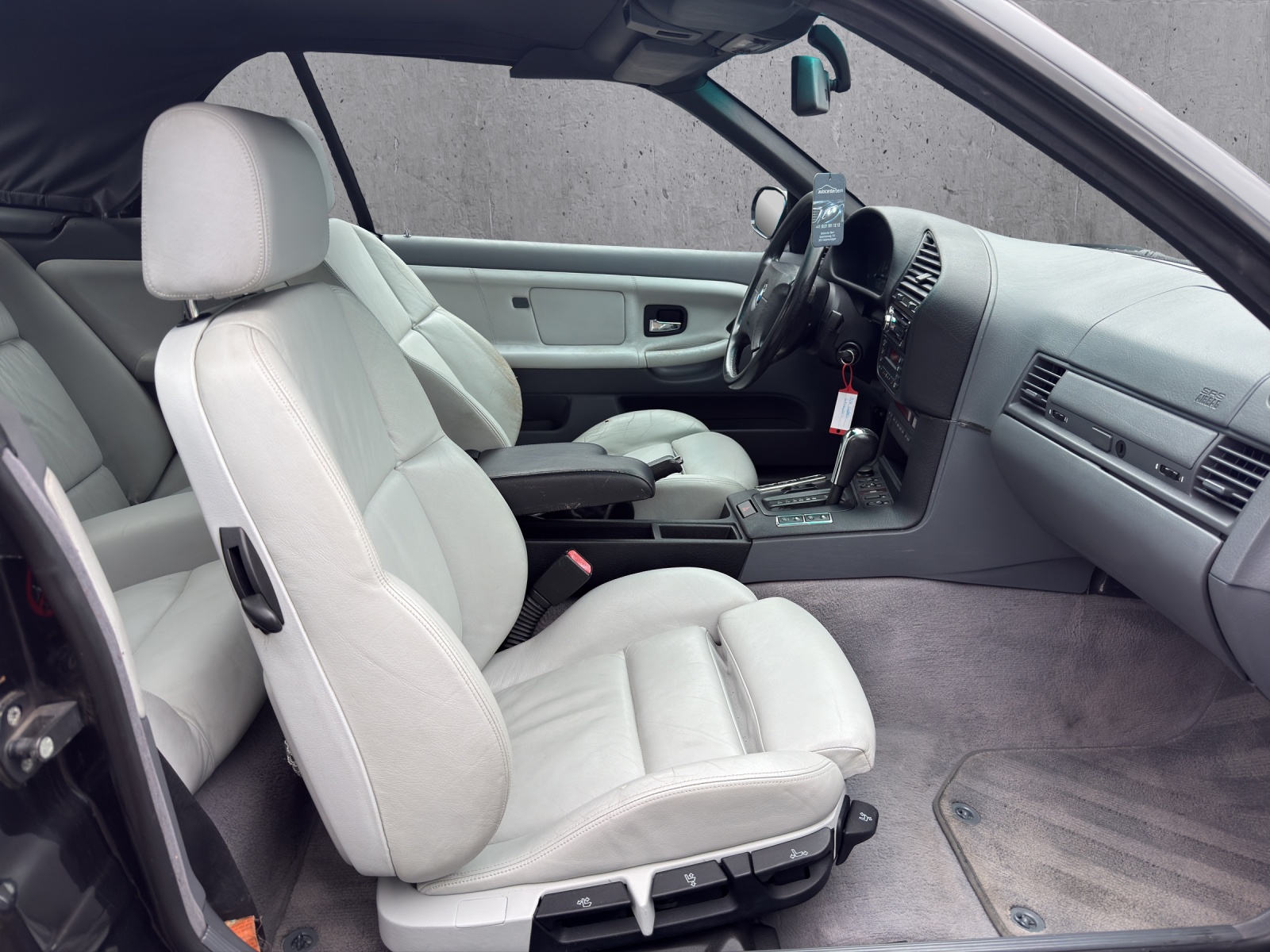 BMW 328i A Cabrio Sport-image-13