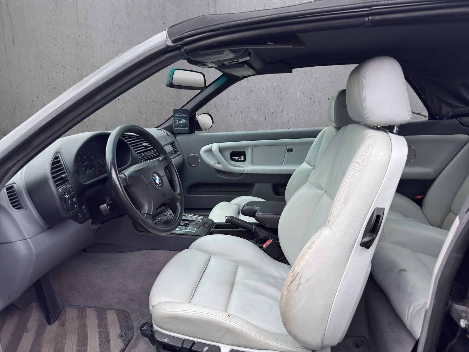 BMW 328i A Cabrio Sport-image-8