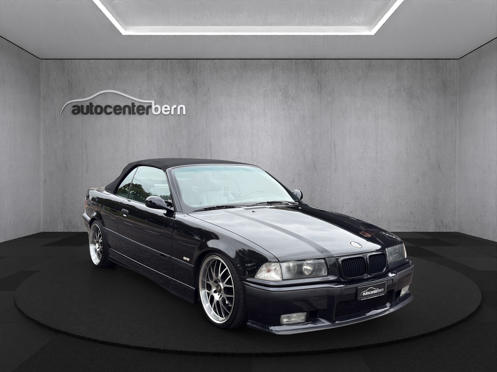 BMW 328i A Cabrio Sport-image-0