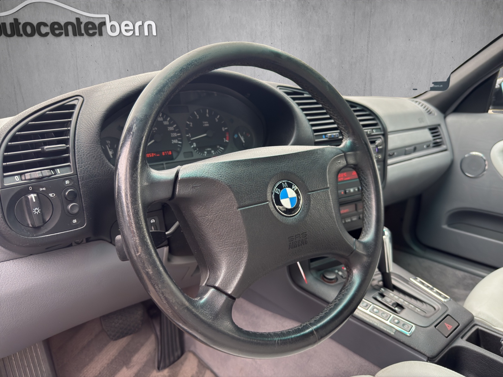 BMW 328i A Cabrio Sport-image-9