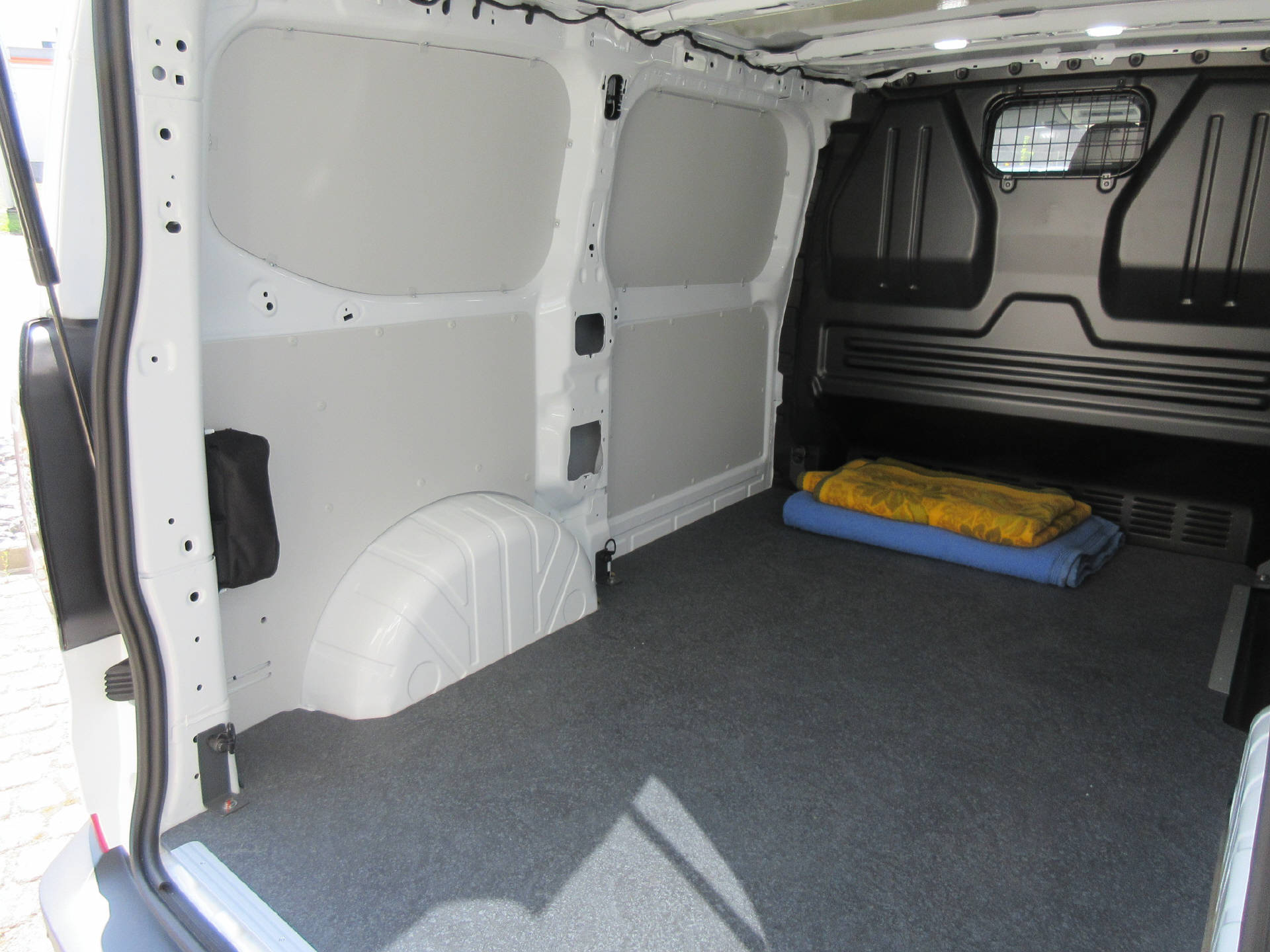 FORD Transit Custom Van 280 L1 2.0 EcoBlue 110 Trend-image-7