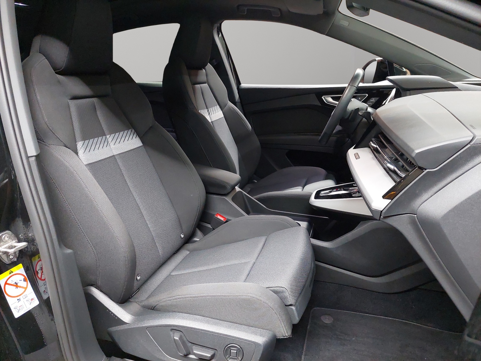 AUDI Q4 Sportback e-tron 40-image-8