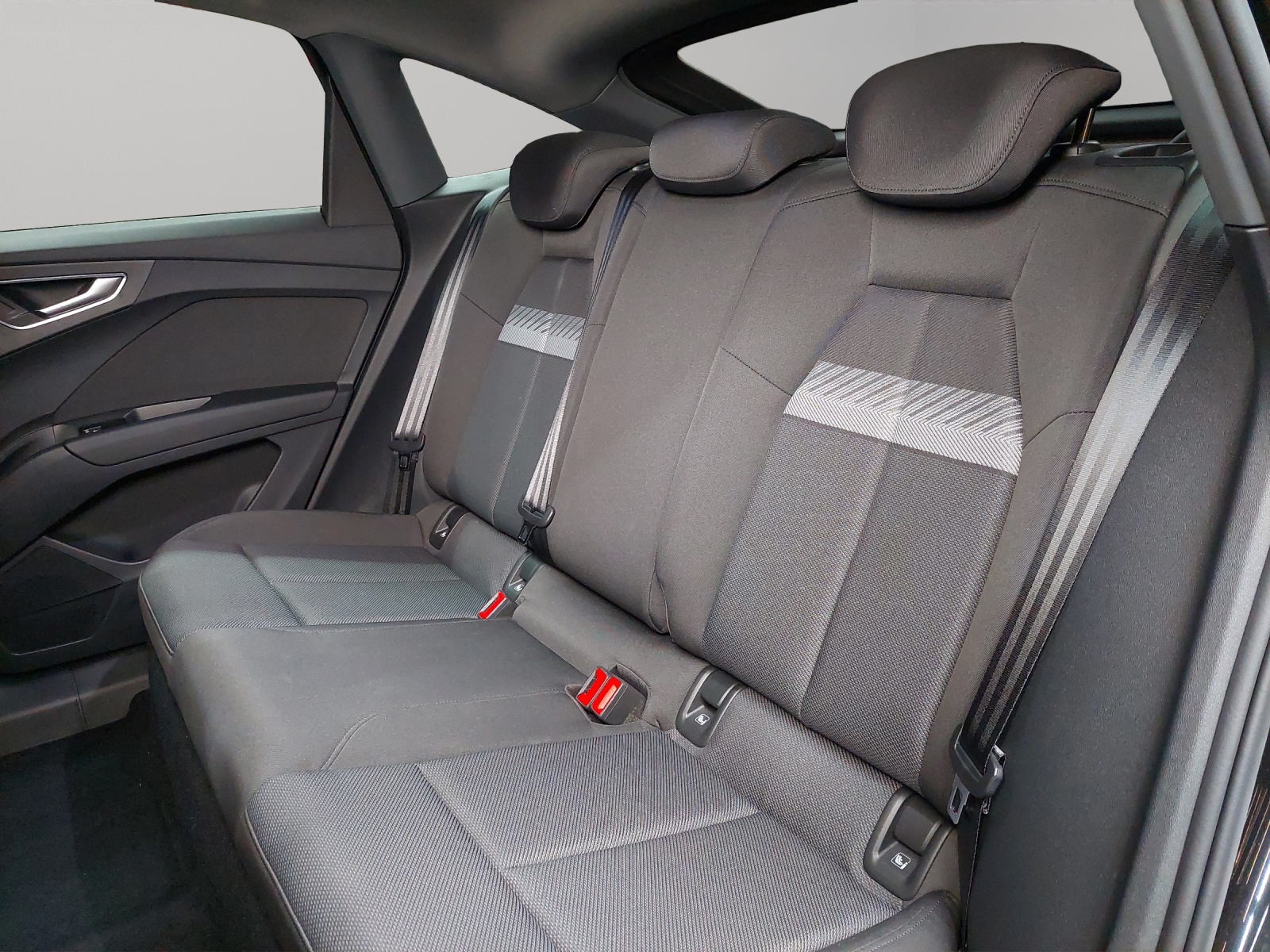 AUDI Q4 Sportback e-tron 40-image-7