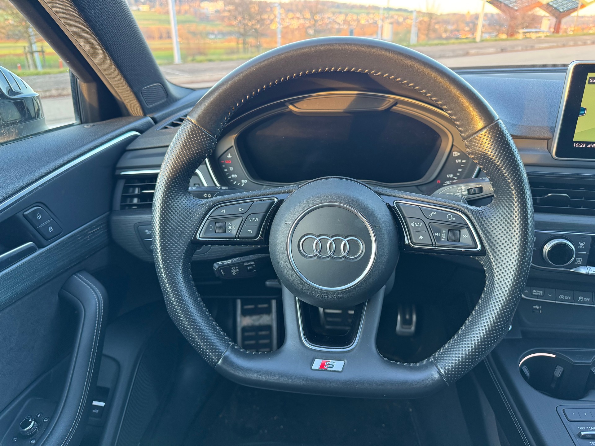 AUDI A4 Avant 2.0 TDI quattro S-tronic-image-6