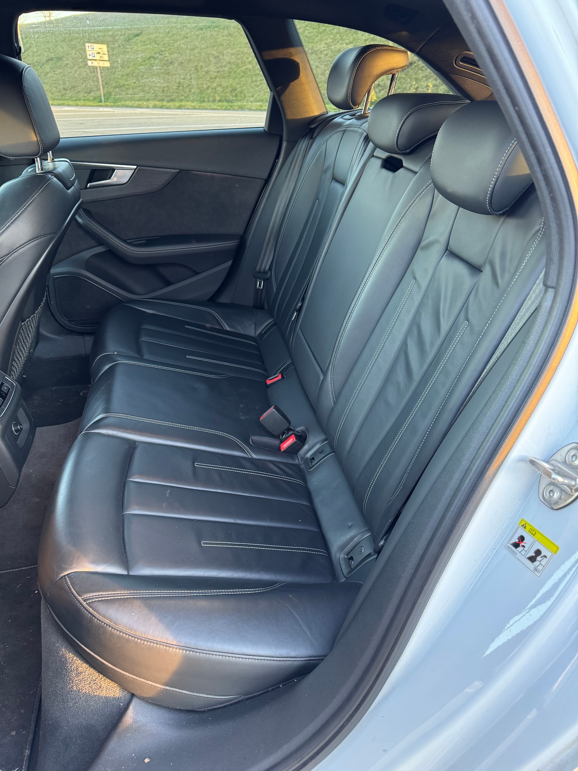 AUDI A4 Avant 2.0 TDI quattro S-tronic-image-9