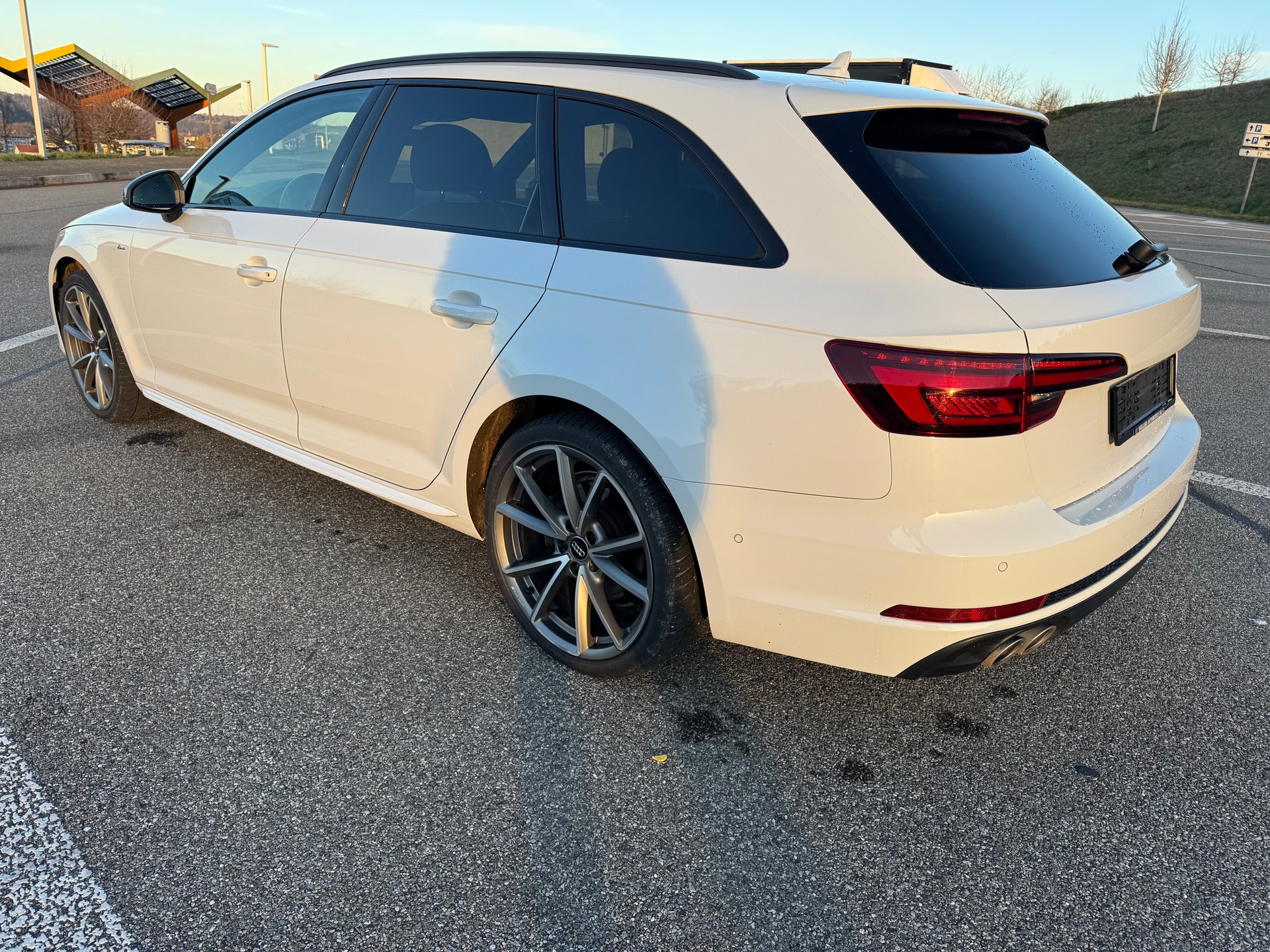 AUDI A4 Avant 2.0 TDI quattro S-tronic-image-1