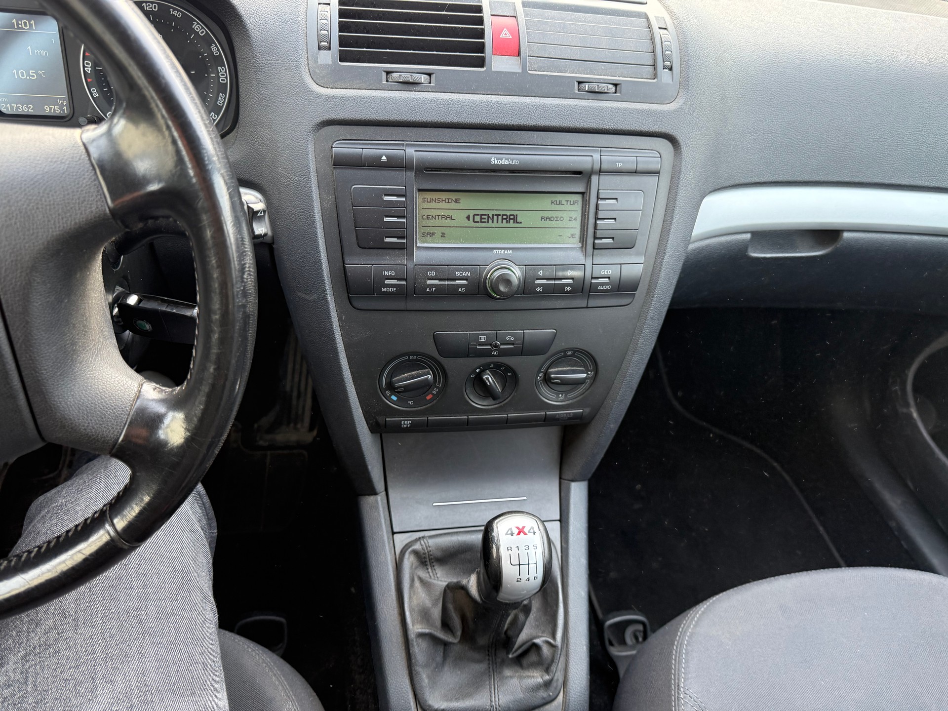 SKODA Octavia 2.0 FSI Adventure 4x4-image-8
