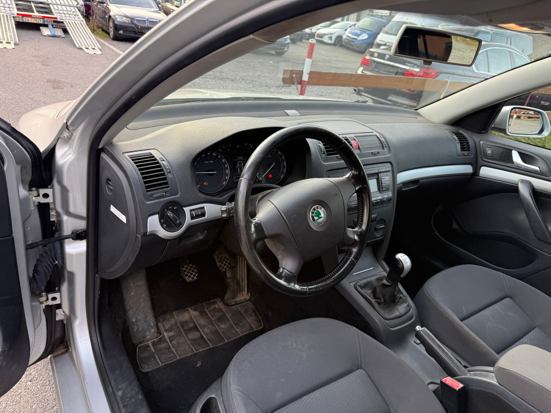 SKODA Octavia 2.0 FSI Adventure 4x4-image-6
