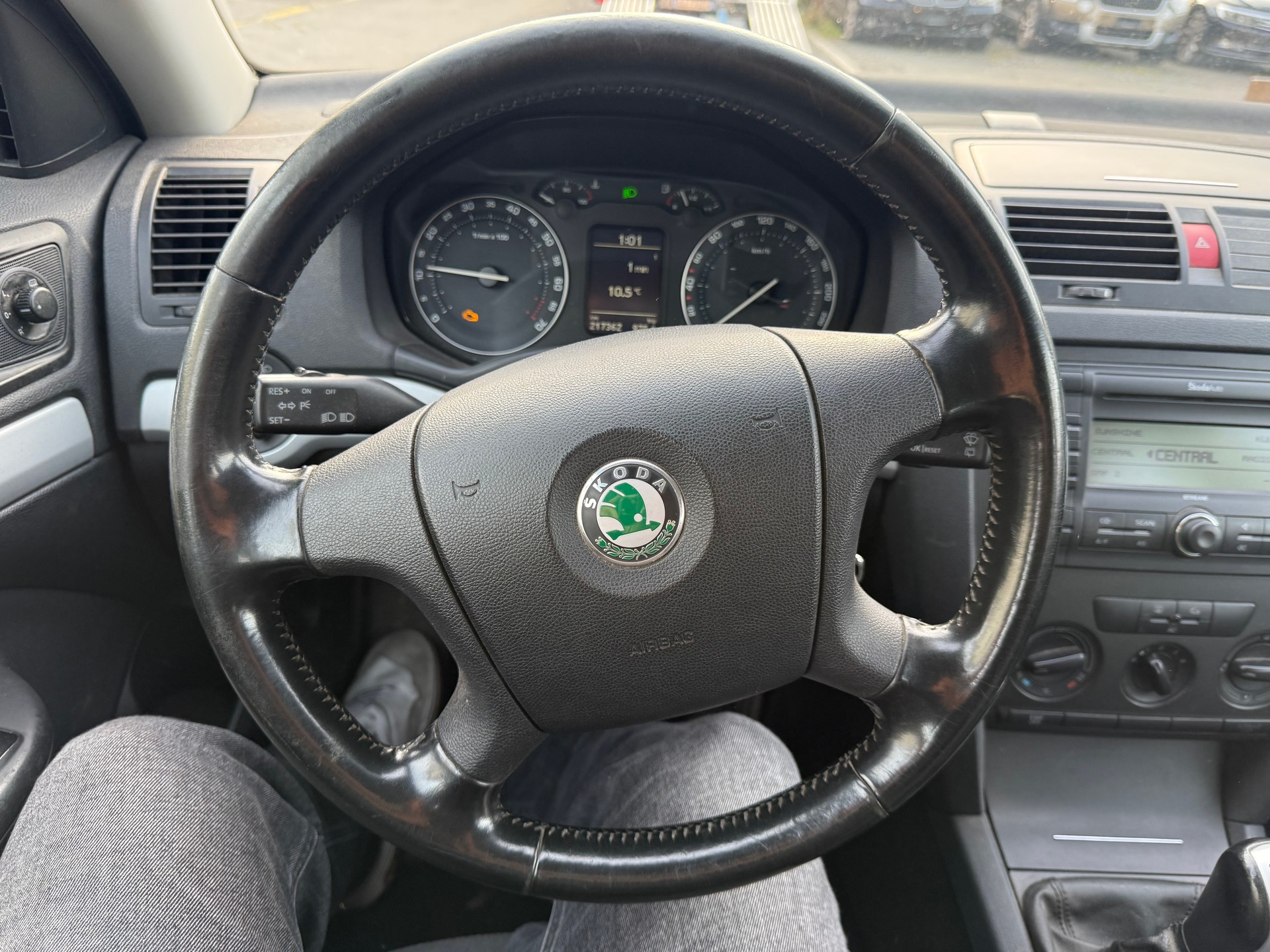 SKODA Octavia 2.0 FSI Adventure 4x4-image-7