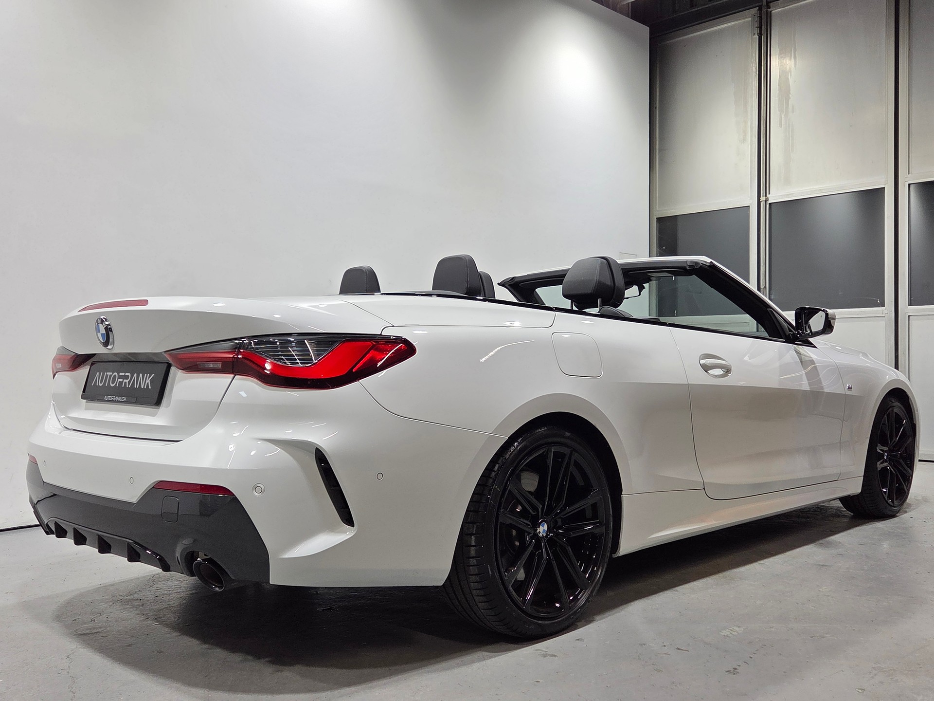 BMW 430i M-Sport Cabrio-image-11
