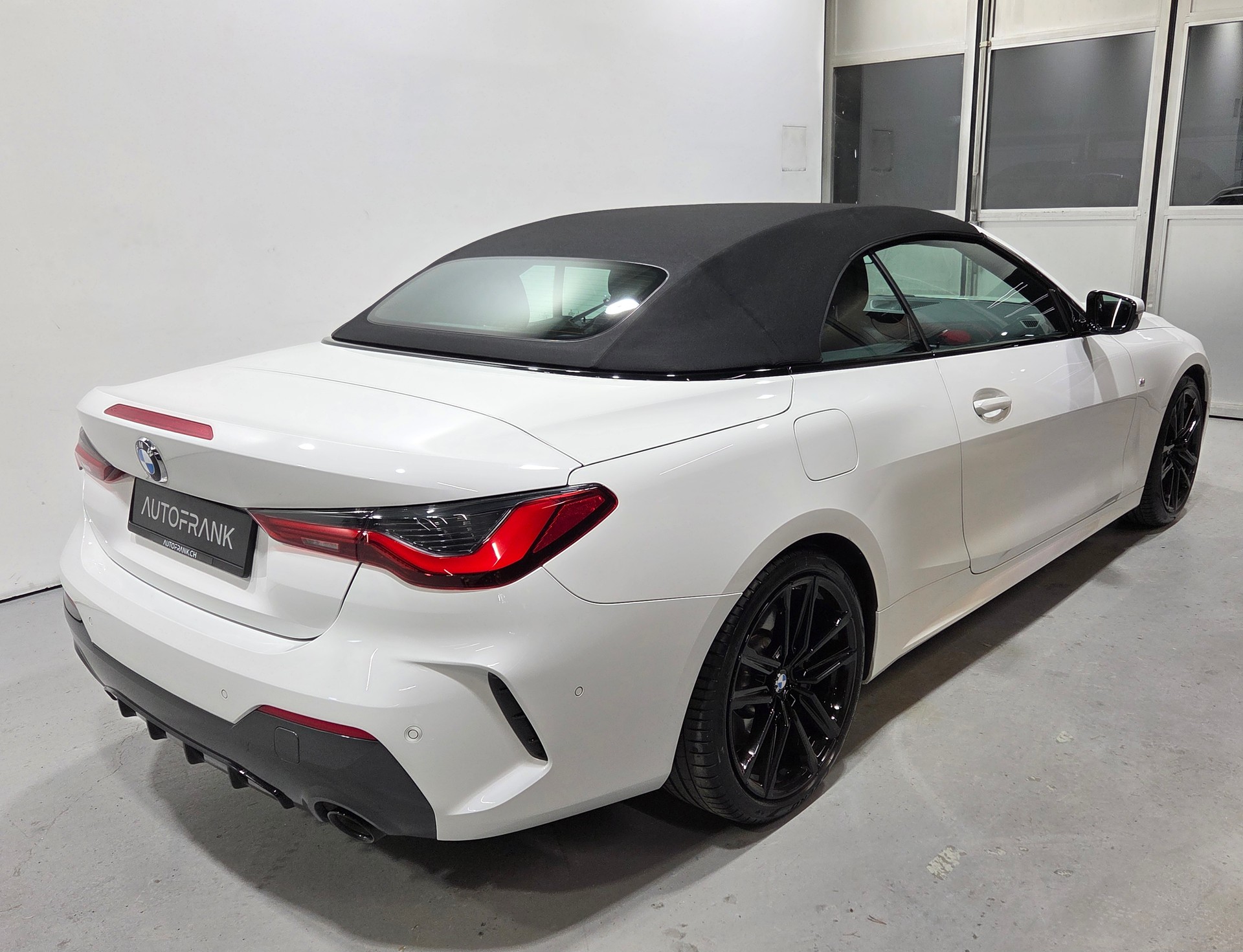 BMW 430i M-Sport Cabrio-image-22