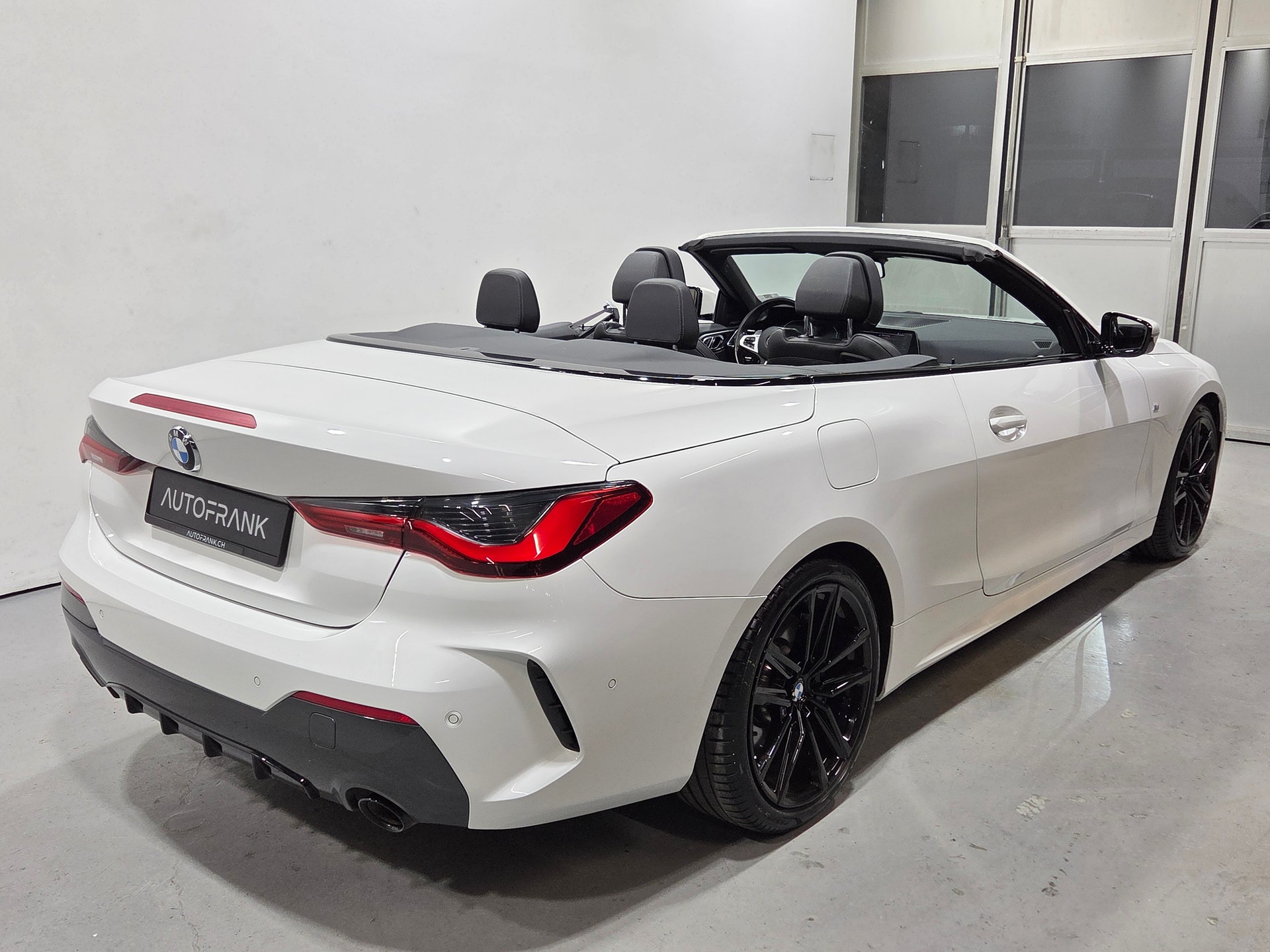 BMW 430i M-Sport Cabrio-image-21