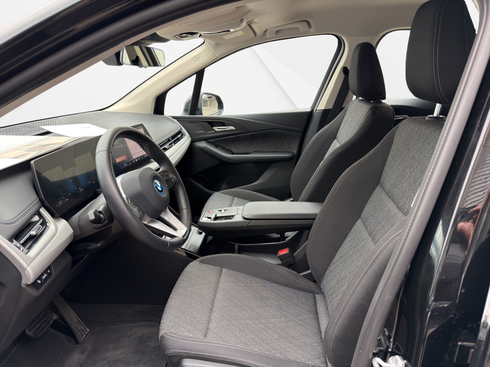 BMW 230e xDrive Act. Tourer-image-12