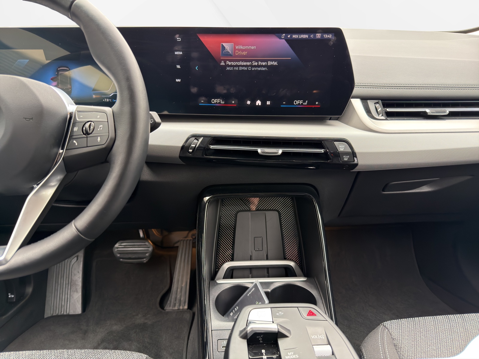 BMW 230e xDrive Act. Tourer-image-17
