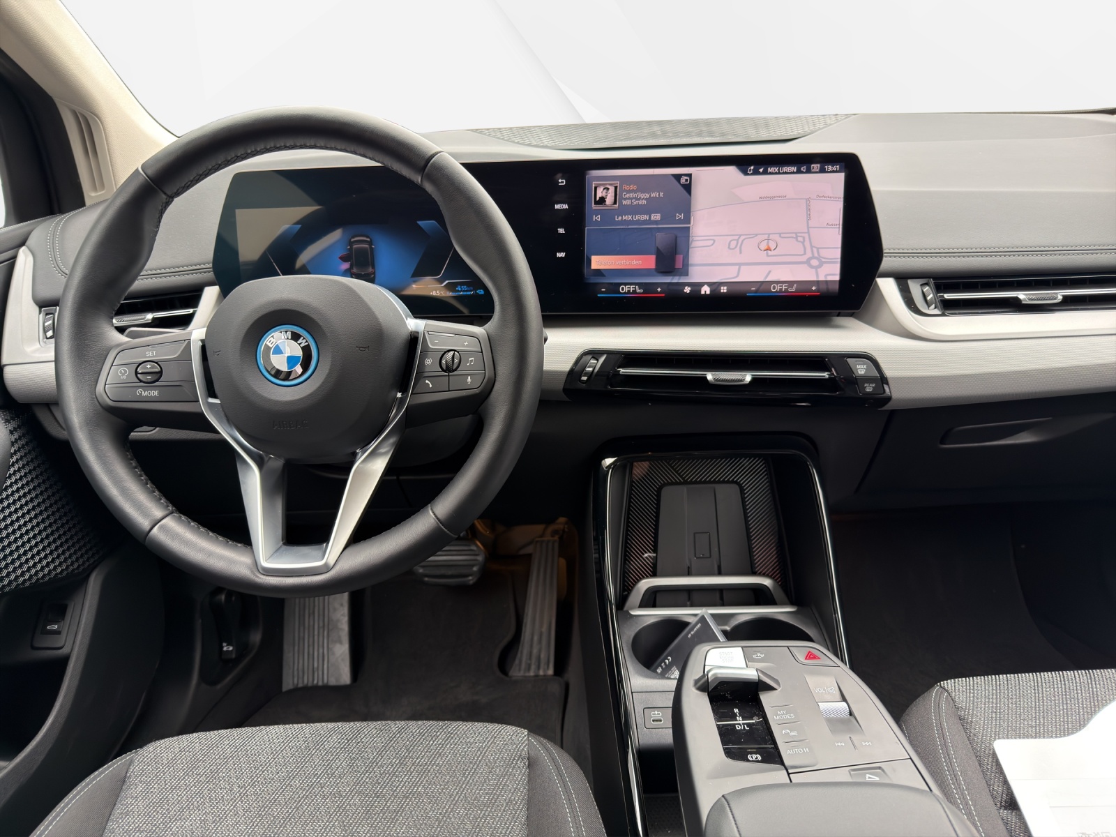 BMW 230e xDrive Act. Tourer-image-13
