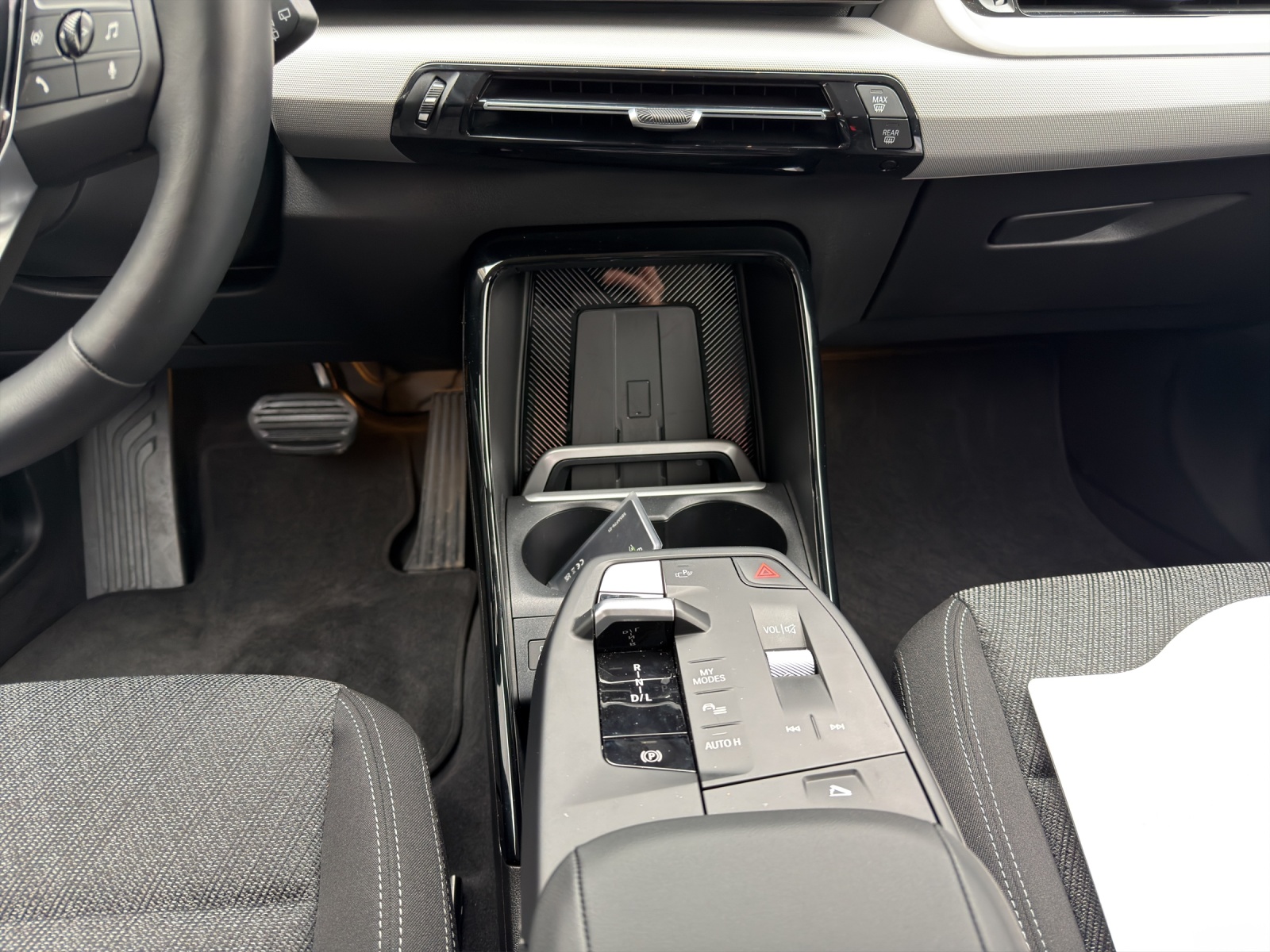 BMW 230e xDrive Act. Tourer-image-16
