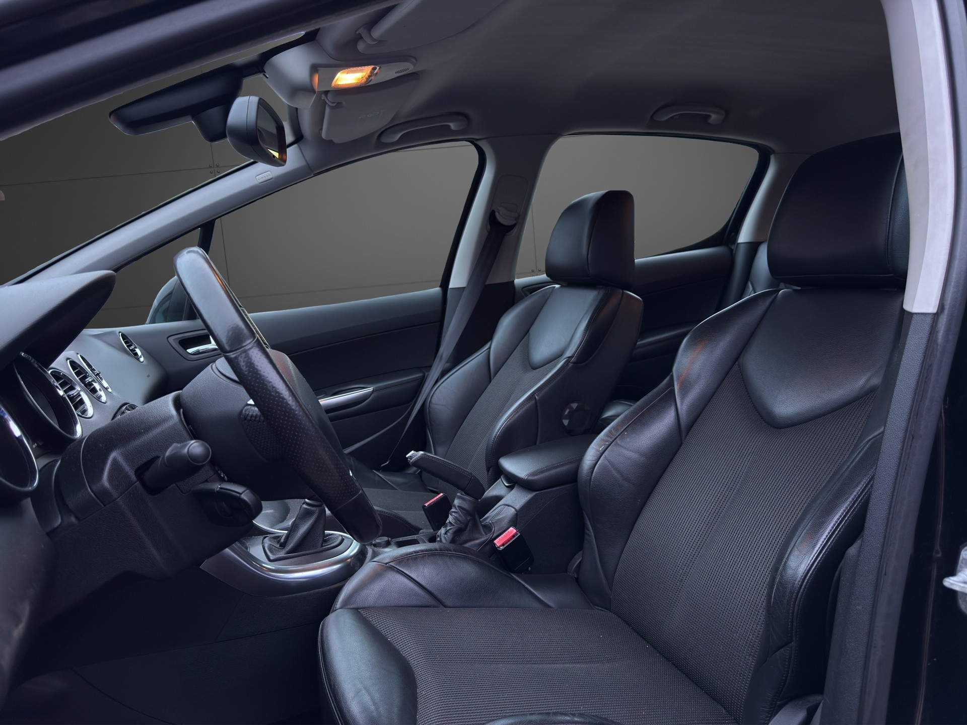 PEUGEOT 308 1.6 16V T GTi-image-8