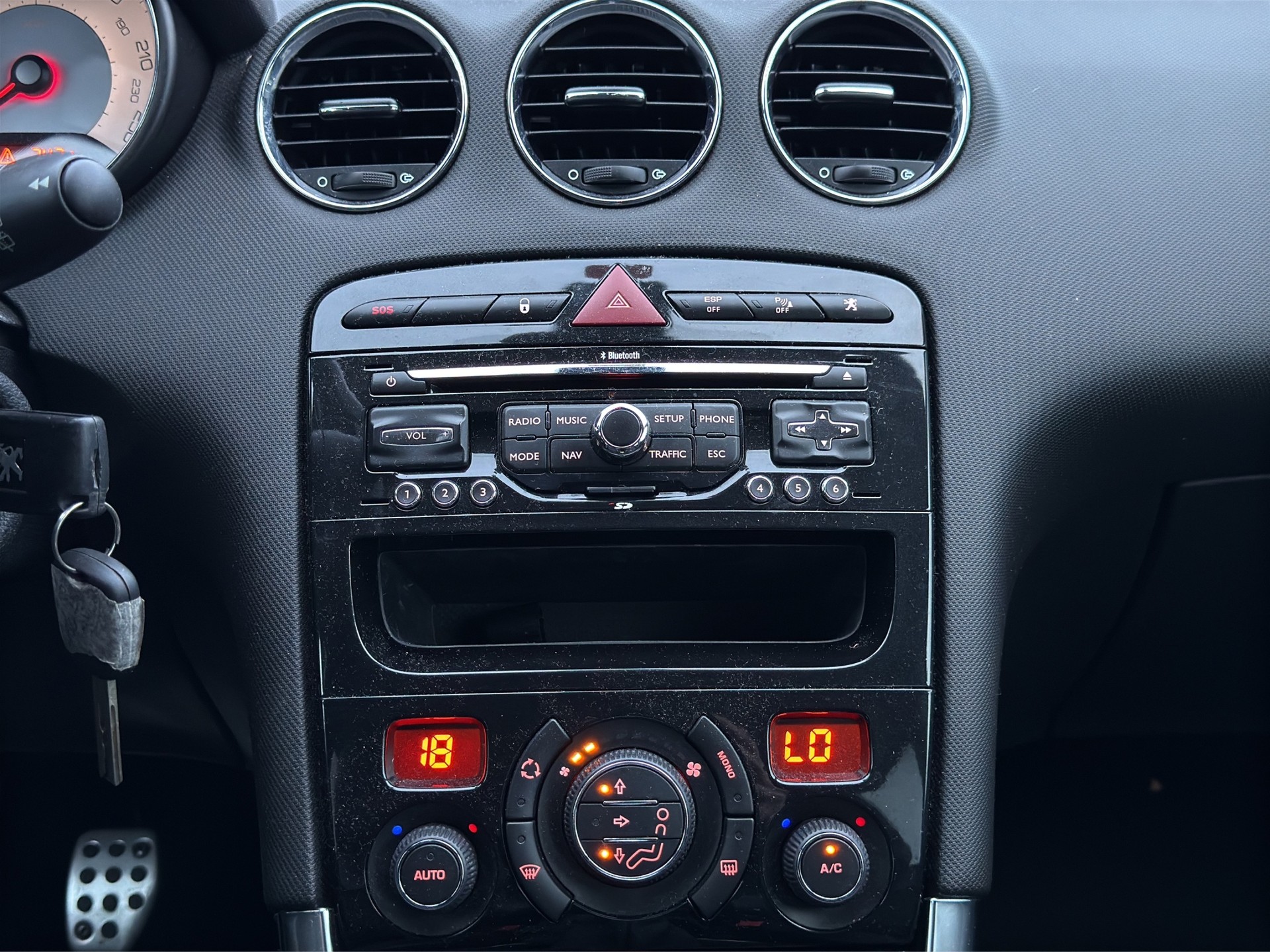 PEUGEOT 308 1.6 16V T GTi-image-10