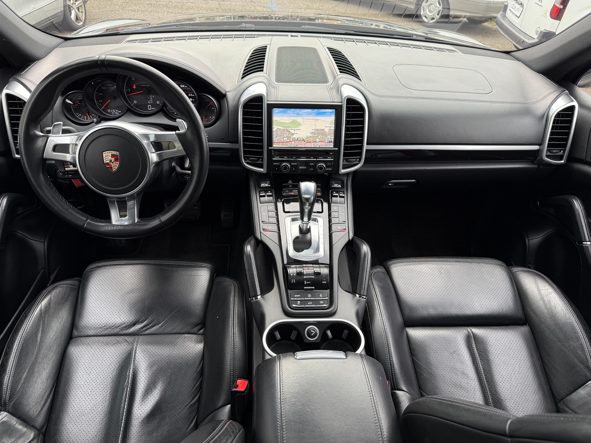 PORSCHE Cayenne Diesel *** STANDHEIZUNG MIT FERNBEDIENUNG / LUFTFAHRWERK / FRONTSCHEIBENHEIZUNG ***-image-8
