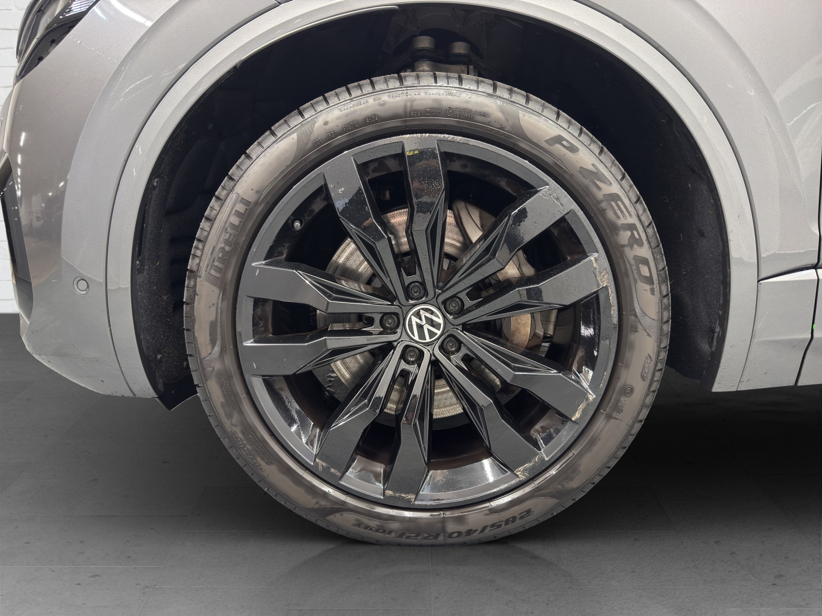 VW Touareg 3.0 V6 TSI R-Line-image-5
