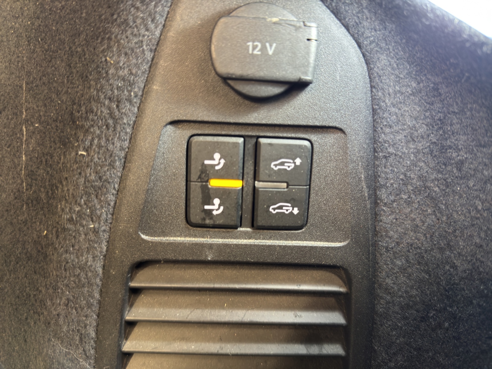 VW Touareg 3.0 V6 TSI R-Line-image-12