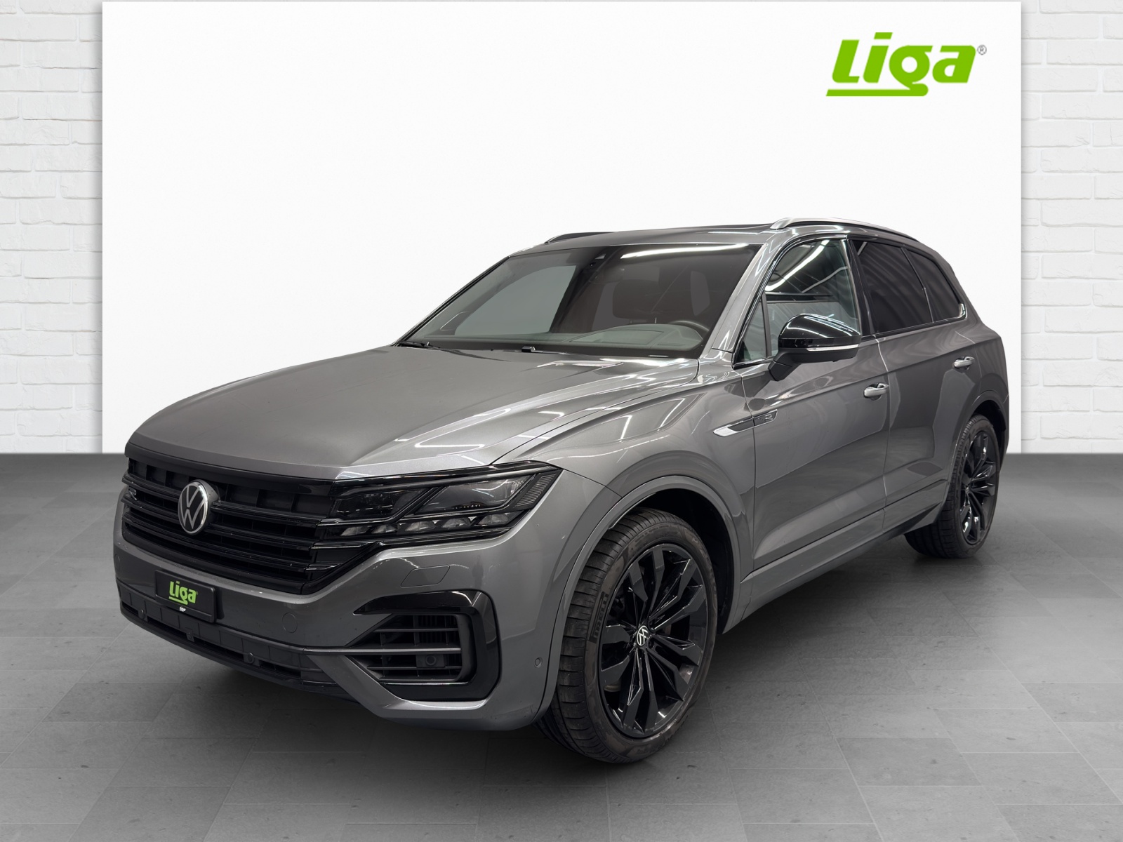 VW Touareg 3.0 V6 TSI R-Line-showroom-element-1
