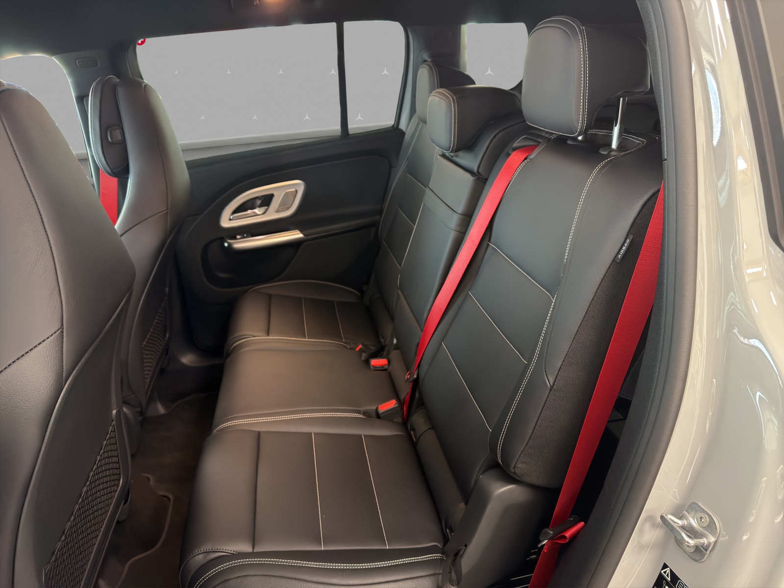 MERCEDES-BENZ GLB 350 4MATIC with EQ Technology-image-13