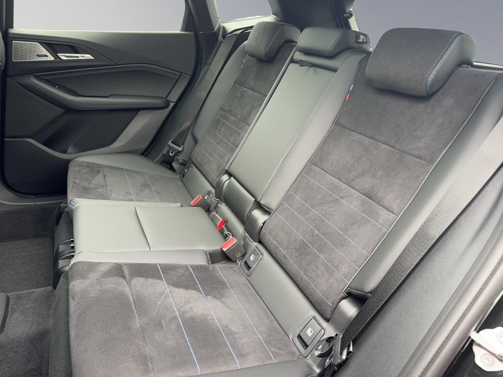 BMW 223d xDrive Active Tourer-image-12