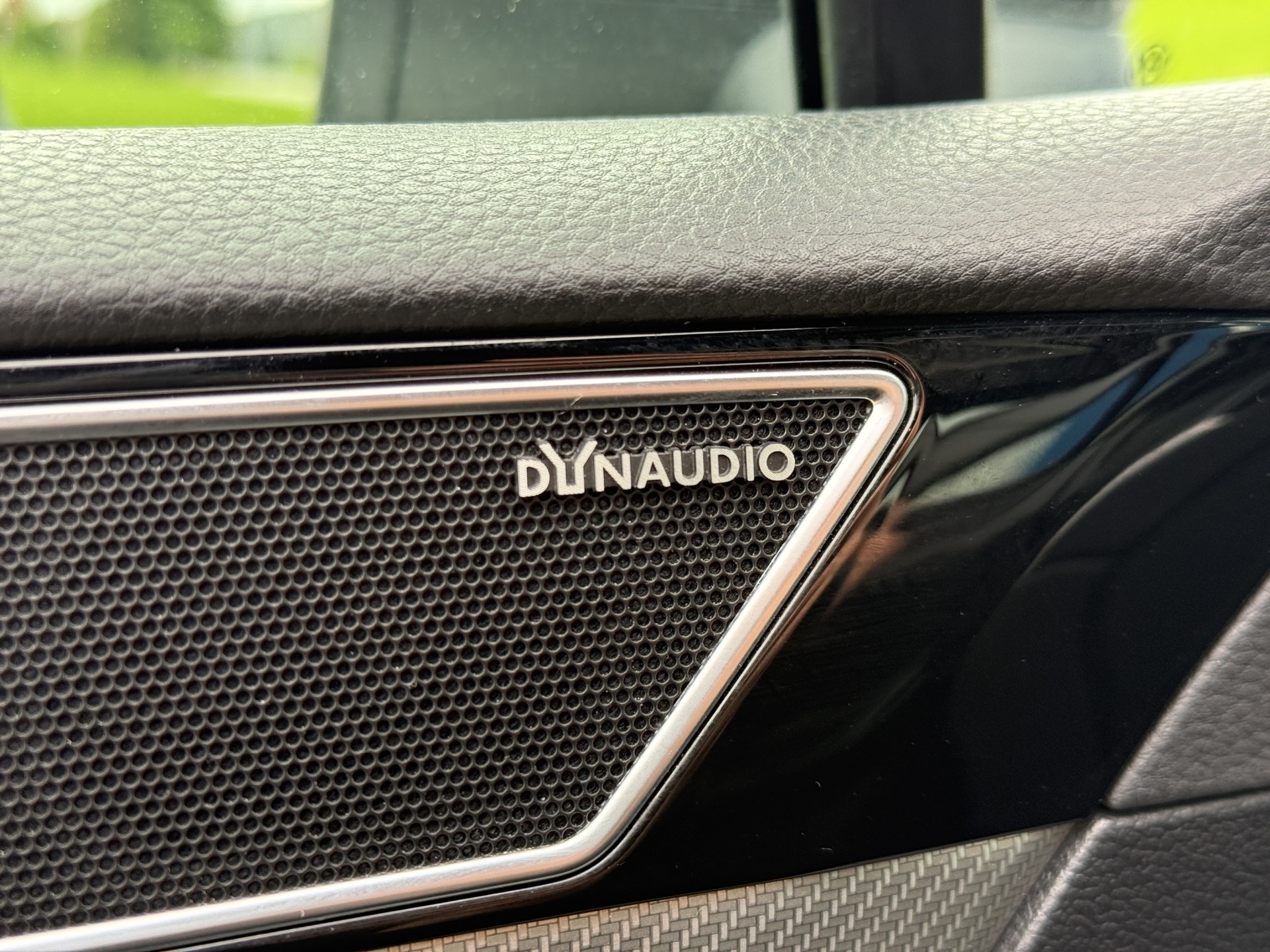 VW Passat Variant 2.0 TSI R-Line Edition 4Motion DSG-image-16