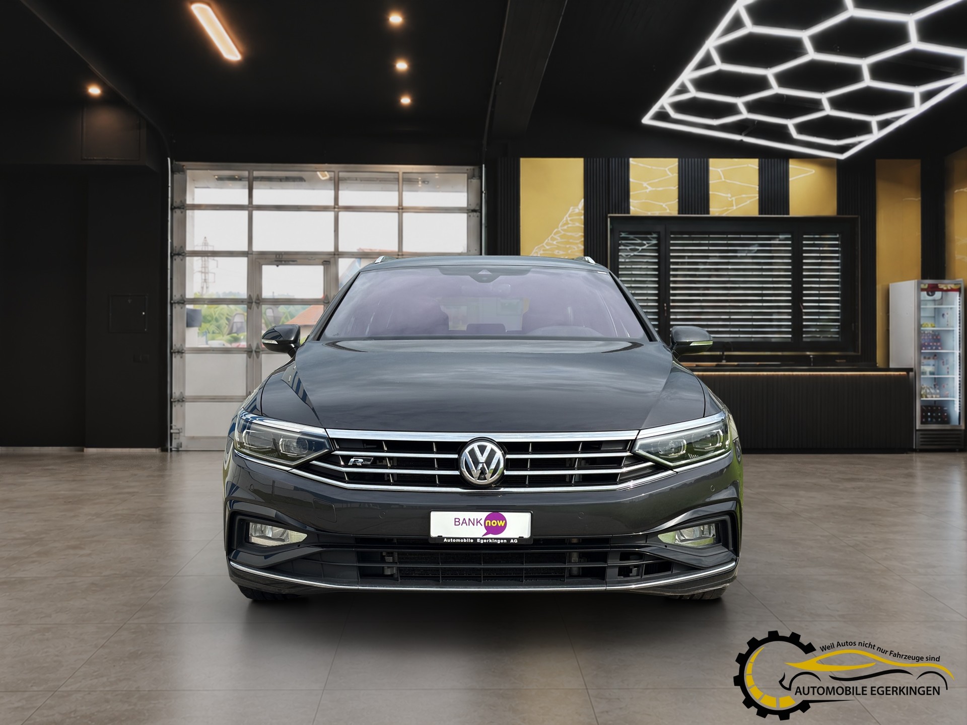 VW Passat Variant 2.0 TSI R-Line Edition 4Motion DSG-image-1