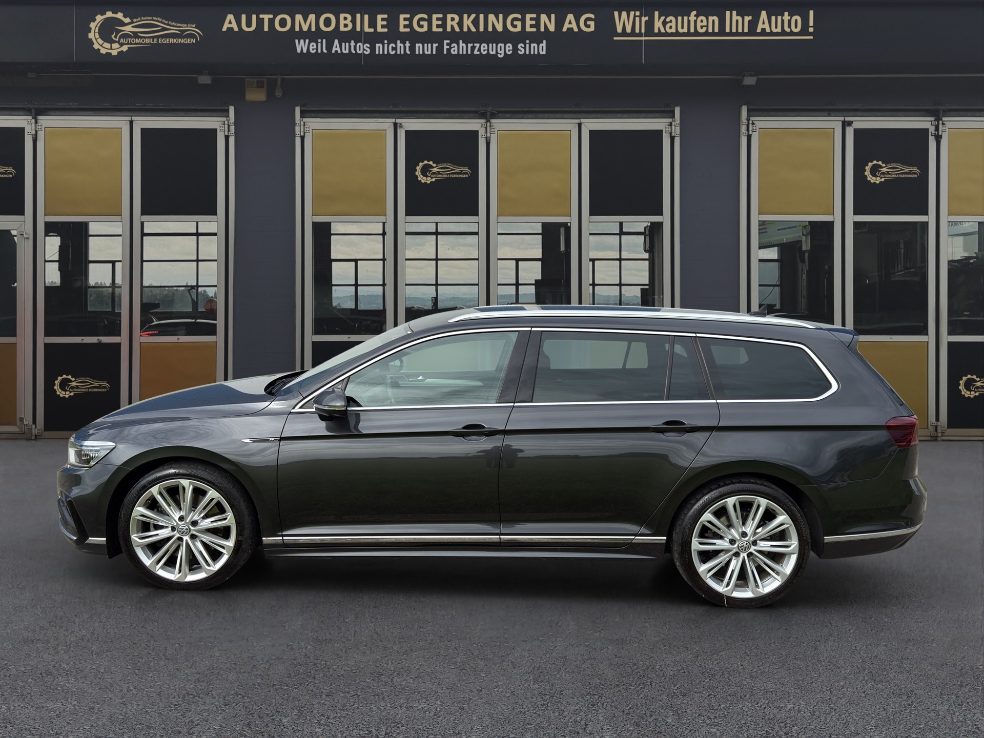 VW Passat Variant 2.0 TSI R-Line Edition 4Motion DSG-image-7