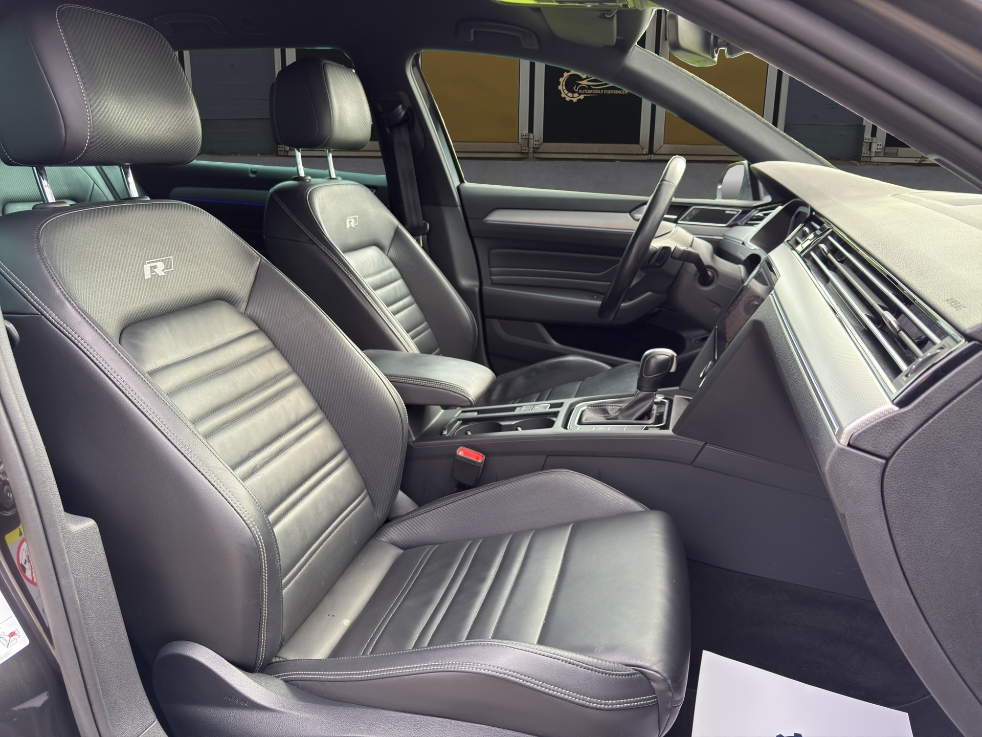 VW Passat Variant 2.0 TSI R-Line Edition 4Motion DSG-image-9