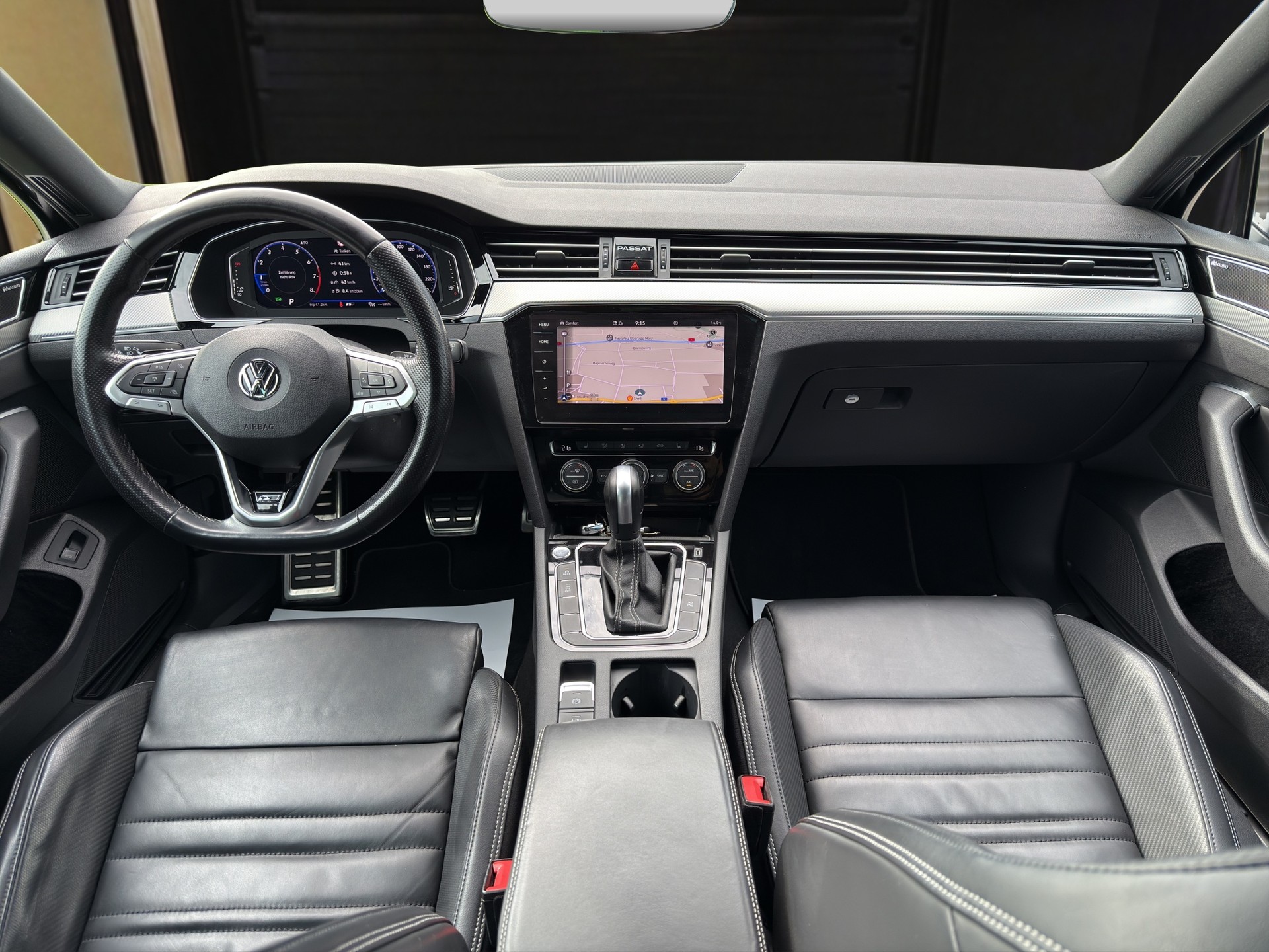 VW Passat Variant 2.0 TSI R-Line Edition 4Motion DSG-image-10