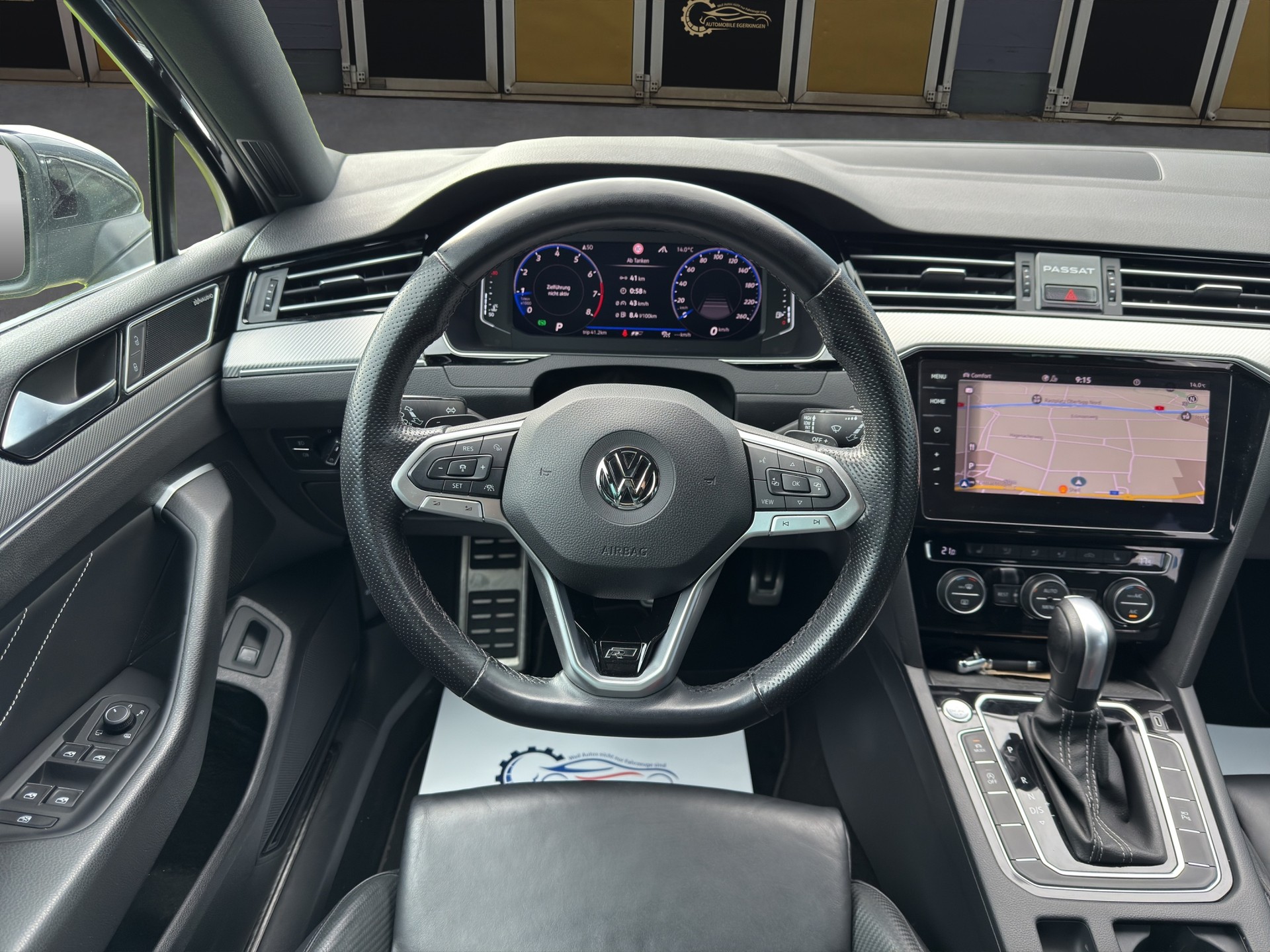 VW Passat Variant 2.0 TSI R-Line Edition 4Motion DSG-image-11
